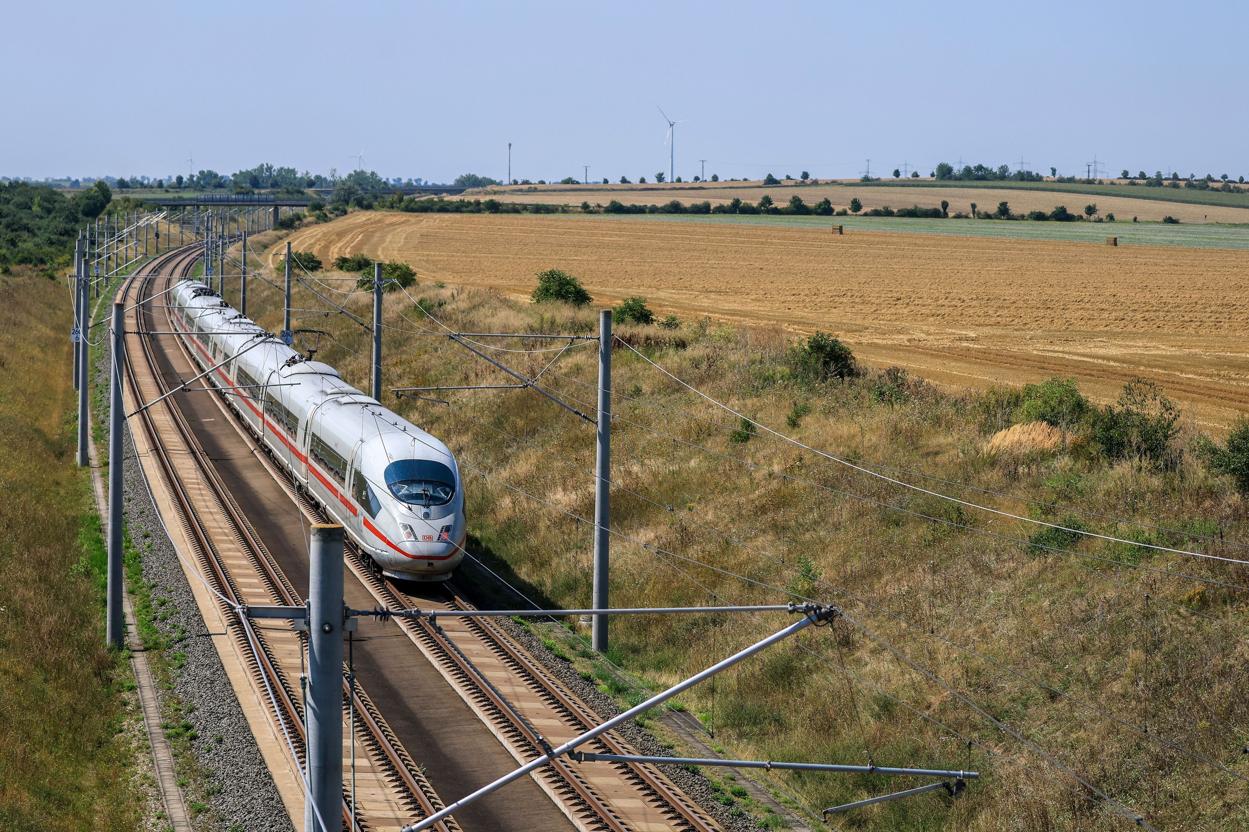 Die Deutsche Bahn befürchtet wegen des aktuellen Sommerwetters Störungen im Zugbetrieb.