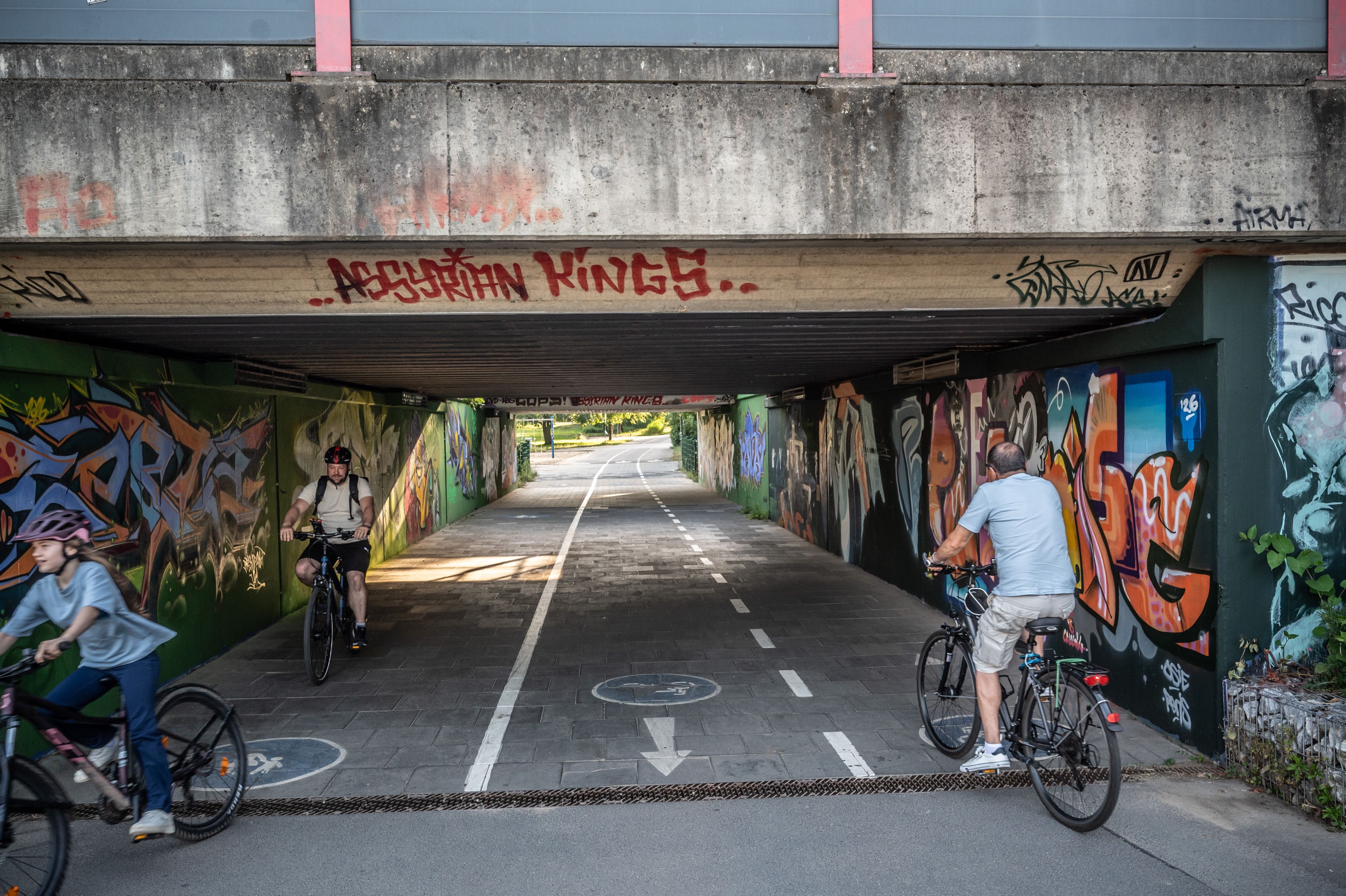 Der Radweg zwischen Sportpark und der Stelze wird durch diesen Tunnel unter dem Europaring geführt. Der Tunnel wird beim Bau der Stelze geschlossen, der Auftragnehmer könnte einen neuen Tunnel bauen lassen, das ist aber nicht klar.