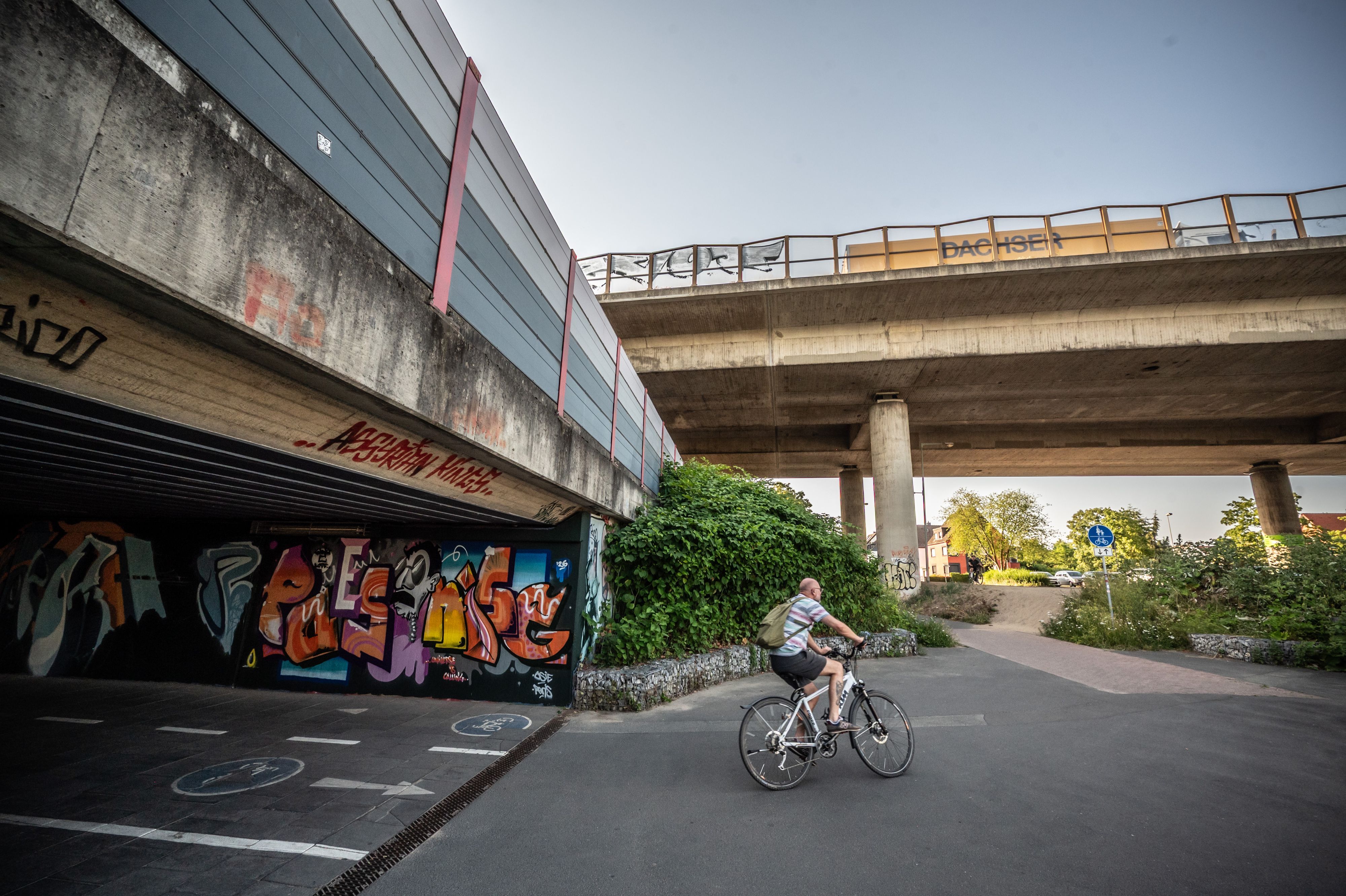 Der Radweg zwischen Sportpark und der Stelze wird durch diesen Tunnel unter dem Europaring geführt. Der Tunnel wird beim Bau der Stelze geschlossen, der Auftragnehmer könnte einen neuen Tunnel bauen lassen, das ist aber nicht klar.