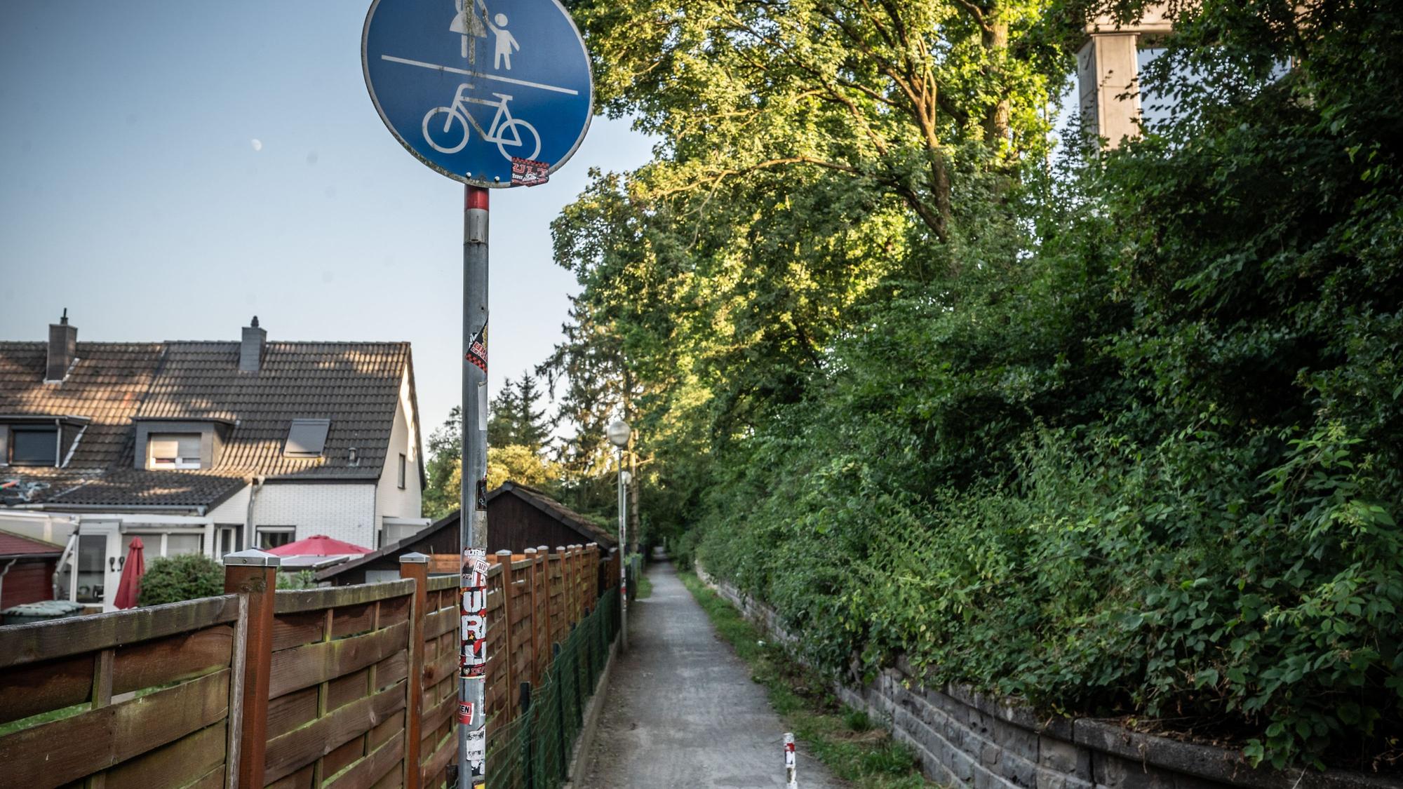 Autobahn: Der Radweg entlang der A3 in der Verlängerung der Syltstraße soll entweder verlegt werden oder unter der Autobahn später in einer Galerie geführt werden,