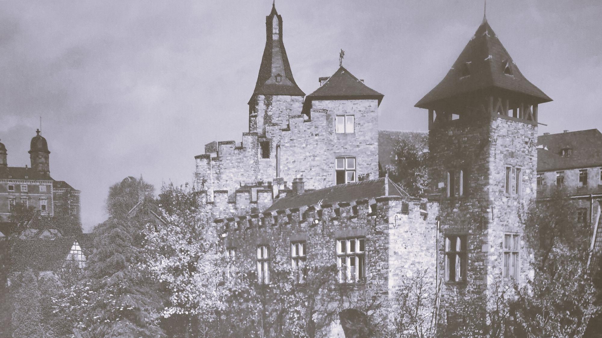 Eine schwarz-weiße Aufnahme des Alten Schlosses.