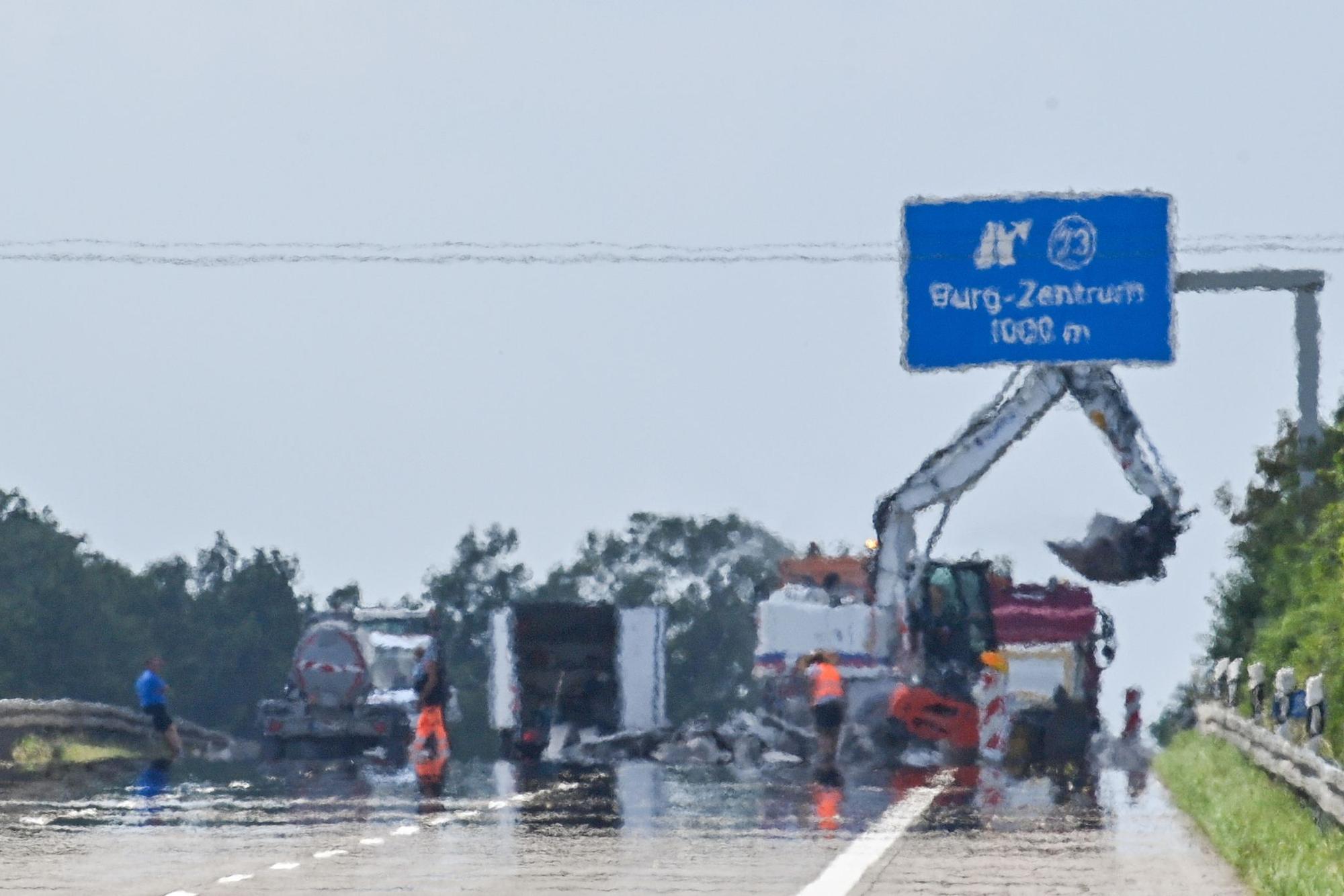 Hohe Temperaturen können auf Autobahnen zu gefährlichen Fahrbahnschäden führen – zuletzt war das etwa auf der A2 der Fall.