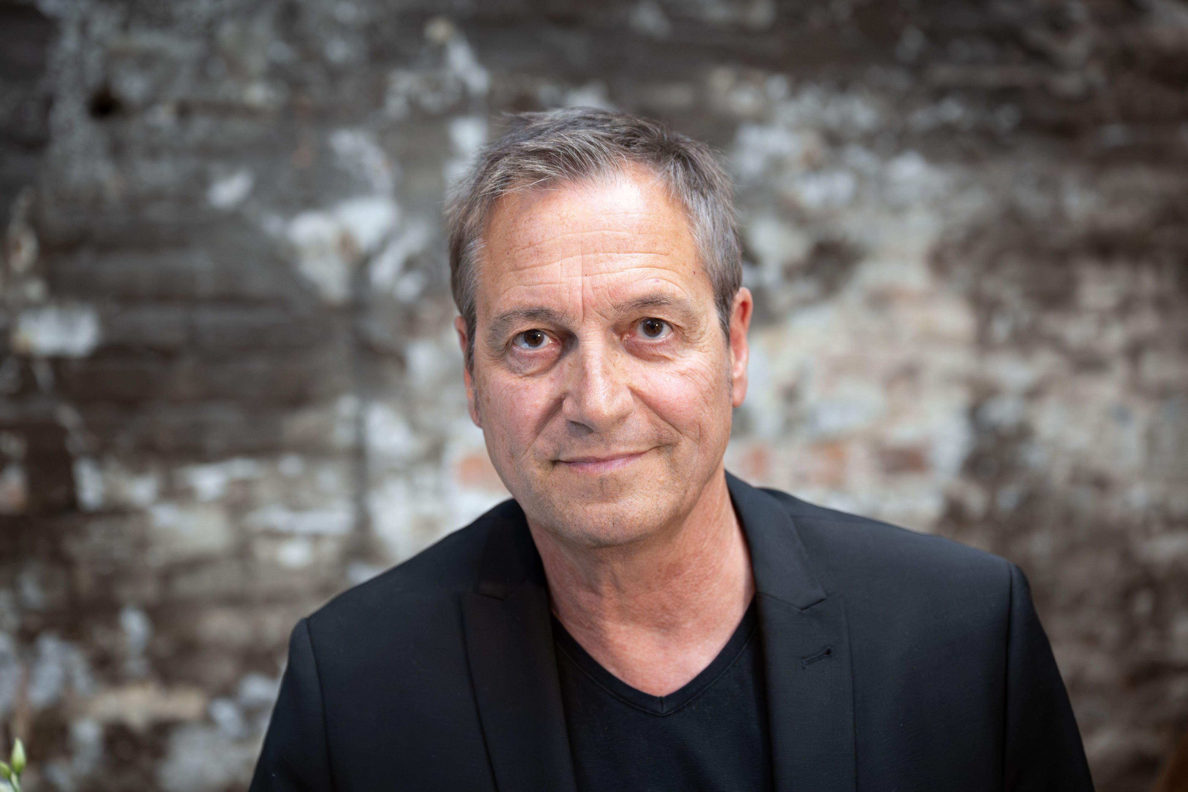Der Kabarettist Dieter Nuhr, aufgenommen vor der Verleihung des Leo-Baeck-Preises in den Wilhelm-Studios in Reinickendorf