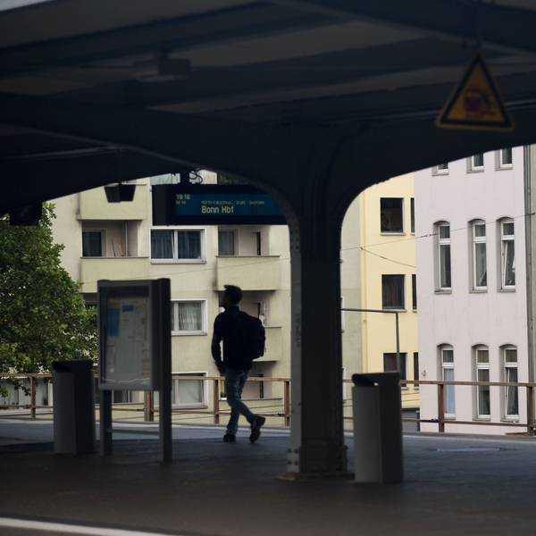07.07.2021, Köln: Infrastrukturprojekt Westspange der Deutschen Bahn. Ausbau der Strecke zwischen Hansaring und Hürth-Kalscheueren.
Bahnhof Haltestelle Köln Süd
Foto: Csaba Peter Rakoczy