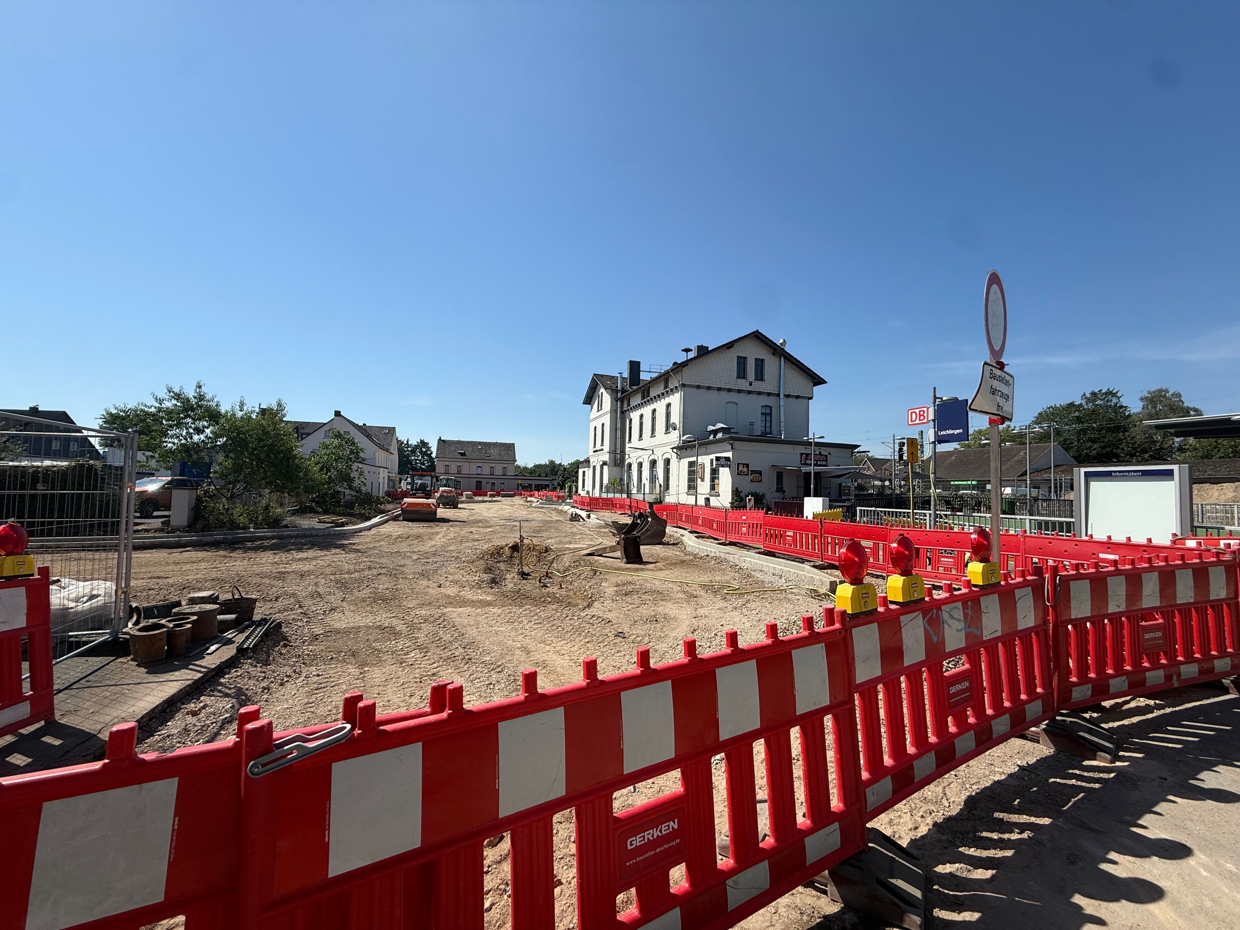 Die Baustelle auf dem Vorplatz am Bahnhof Leichlingen