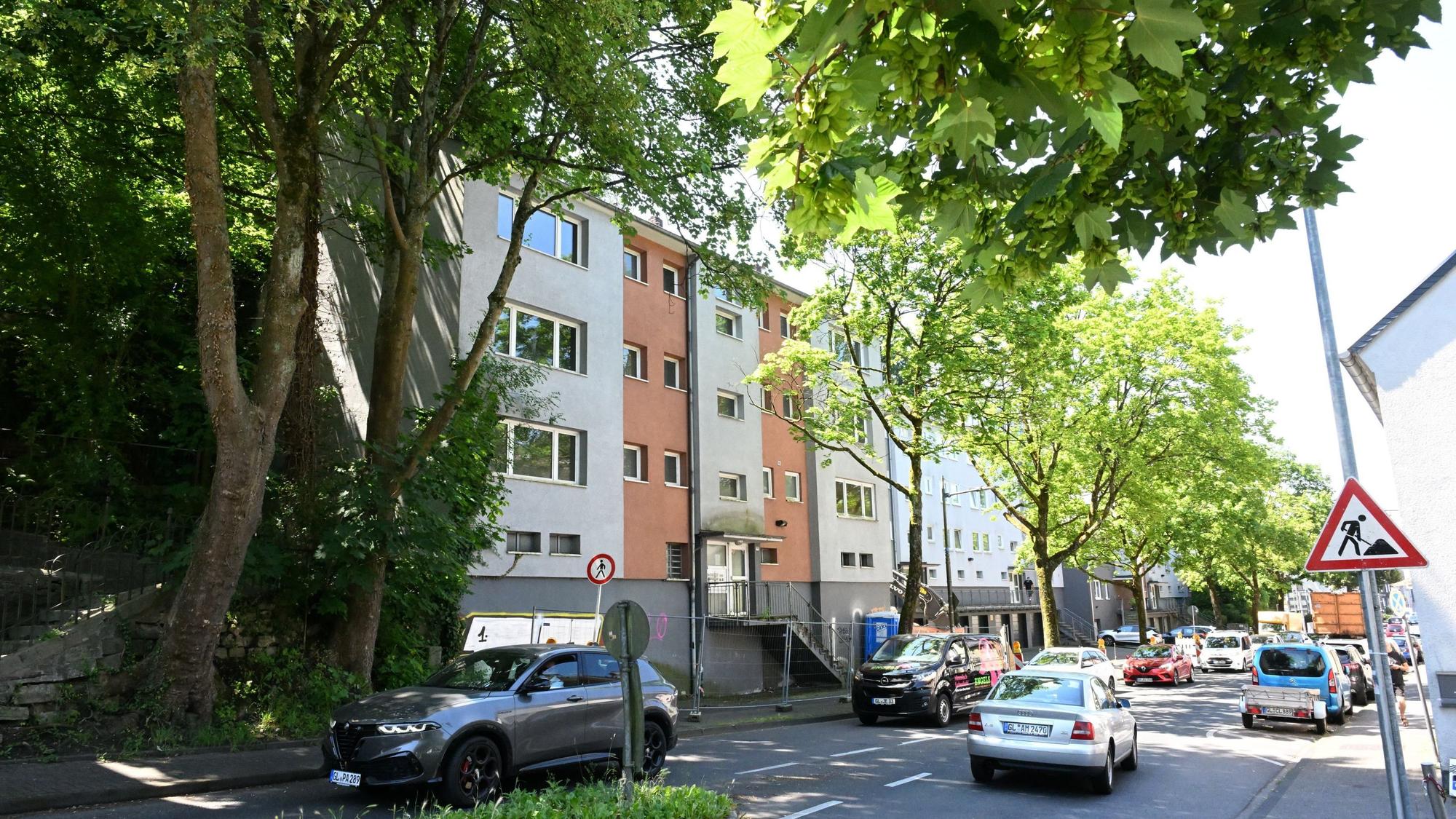 Das Foto zeigt das Wohnhaus an der Hauptstraße