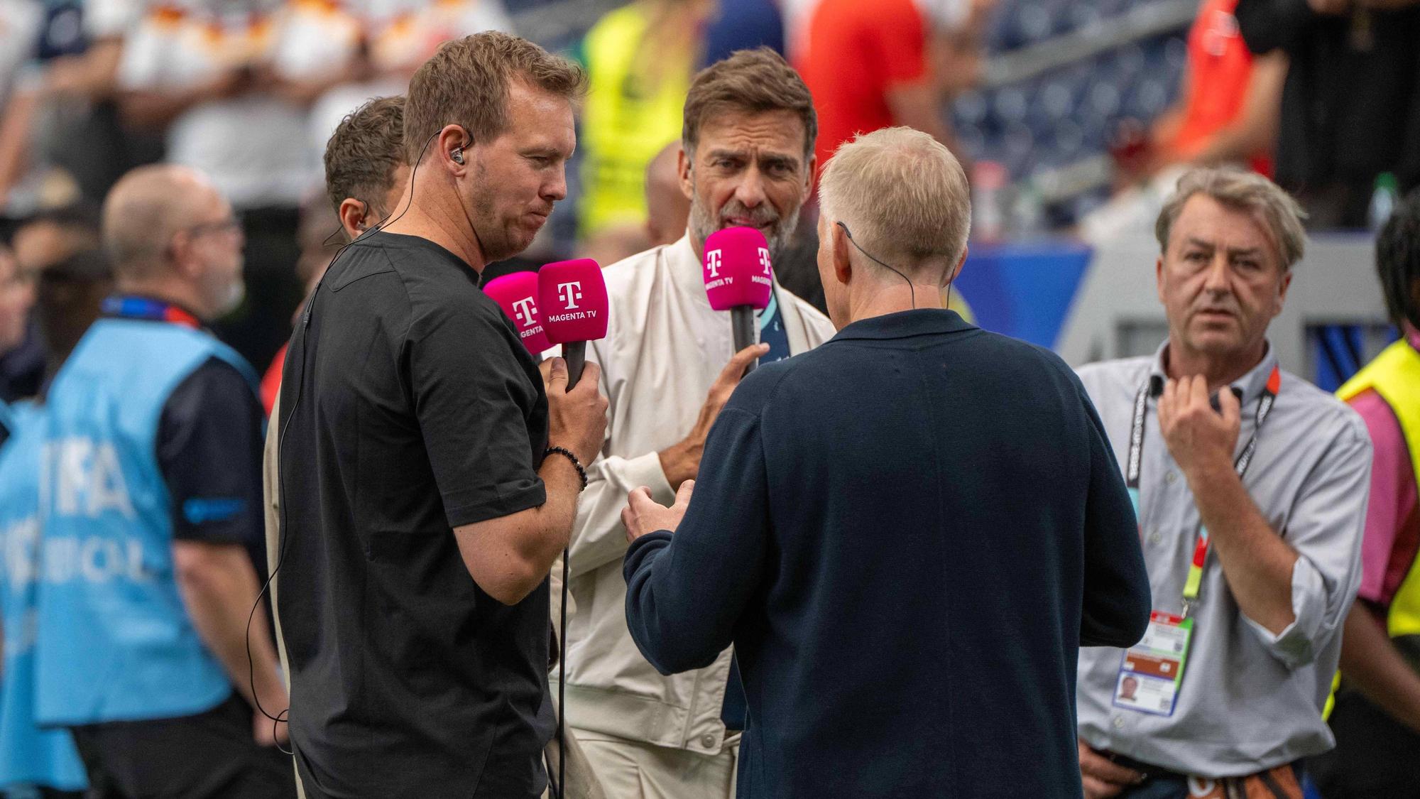 Julian Nagelsmann (2.v.l.) redet gegen Johannes B. Kerner (l.) an.