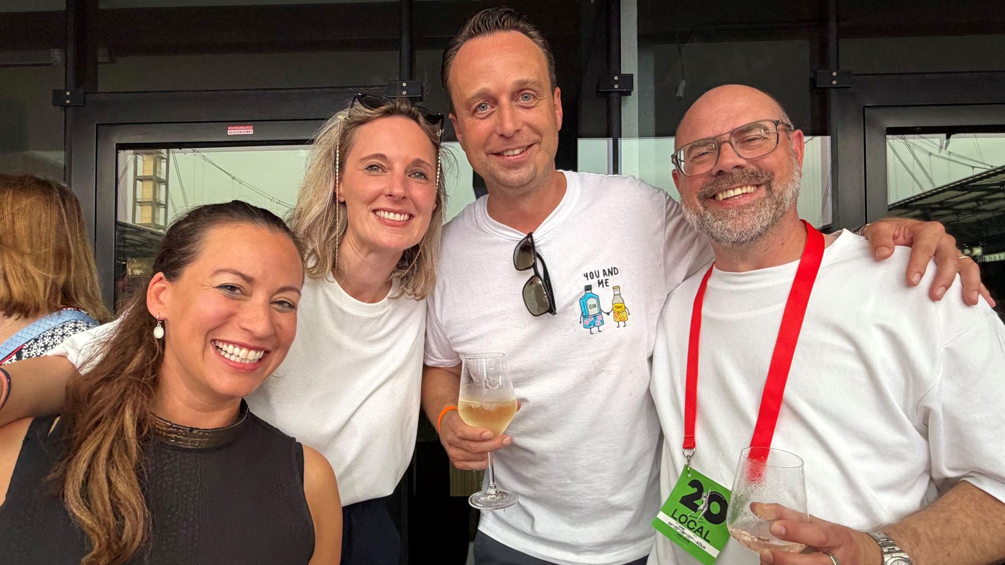 Lutz Wingerath mit Caroline Bosbach, Maria Westphal und Lukas Wachten in einer Loge.