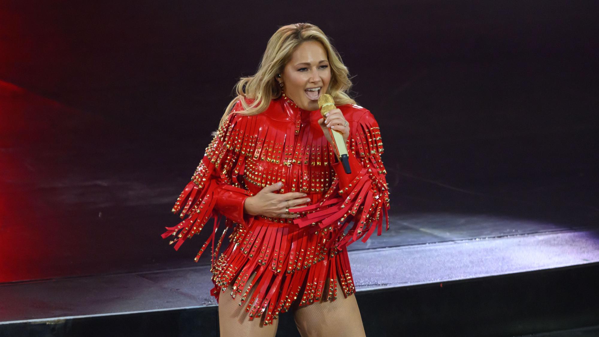 Die Sängerin Helene Fischer tritt im Rudolf-Harbig-Stadion beim Auftakt ihrer „360° Stadion Tour 2026“ auf.