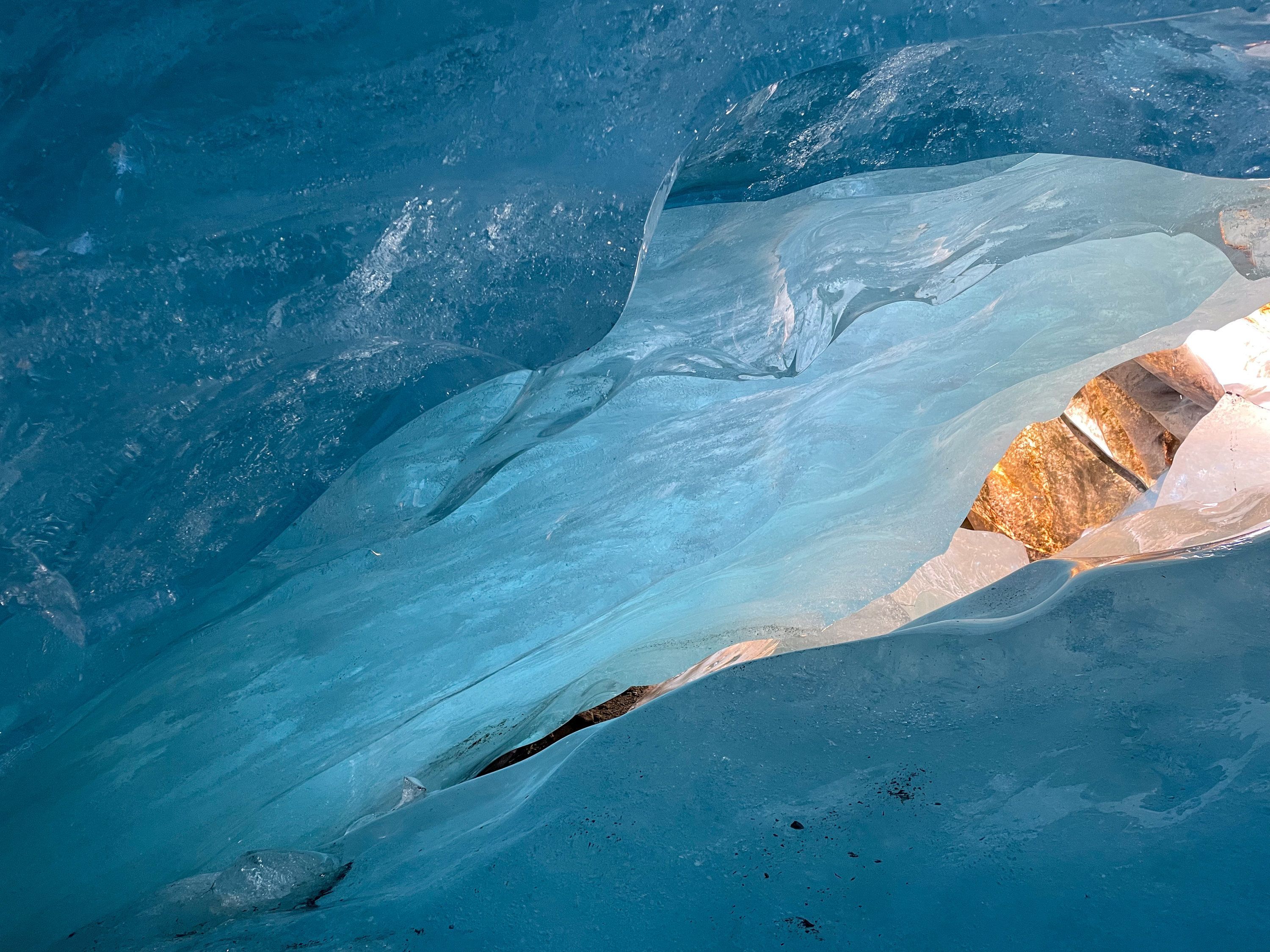 Eis am Rhonegletscher bei Obergoms (Schweiz) am 9. August 2025.