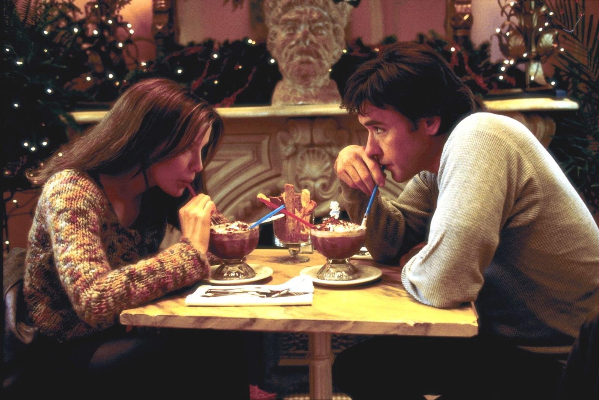 „Weil es dich gibt“ (2001), die romantische Komödie mit Kate Beckinsale, entwickelte sich zum modernen Weihnachtsklassiker. Bis heute gehört sie zu den beliebtesten Filmen von John Cusack. (Bild: Miramax)