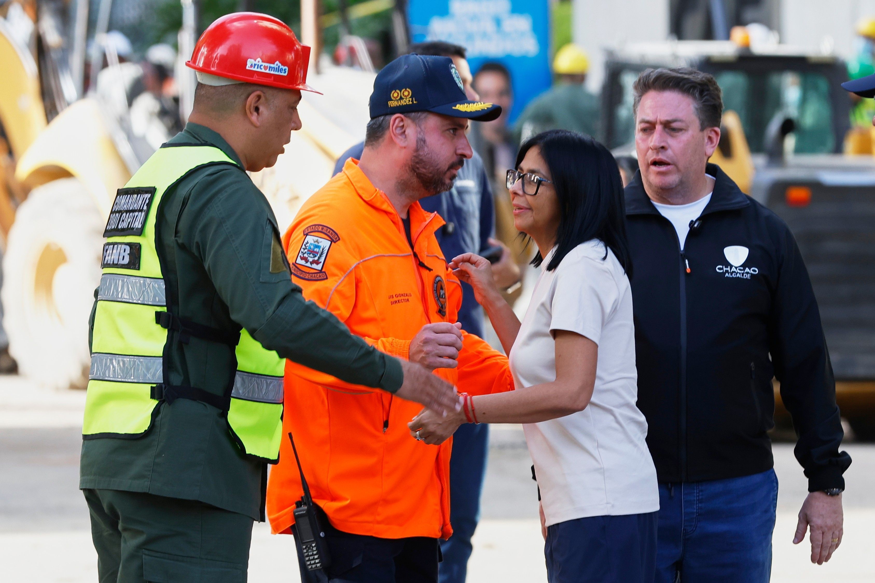 Die amtierende Präsidentin Delcy Rodriguez besucht ein vom Erdbeben betroffenes Gebiet in Caracas, wo Rettungskräfte nach Überlebenden suchen, zwei Tage, nachdem das Land von zwei Erdbeben erschüttert wurde.