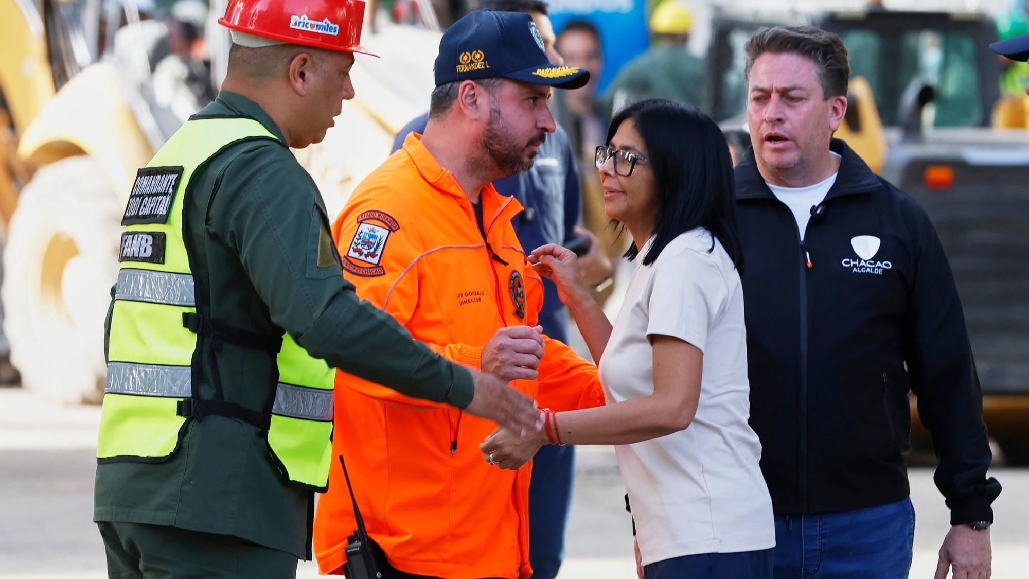 Die amtierende Präsidentin Delcy Rodriguez besucht ein vom Erdbeben betroffenes Gebiet in Caracas, wo Rettungskräfte nach Überlebenden suchen, zwei Tage, nachdem das Land von zwei Erdbeben erschüttert wurde.