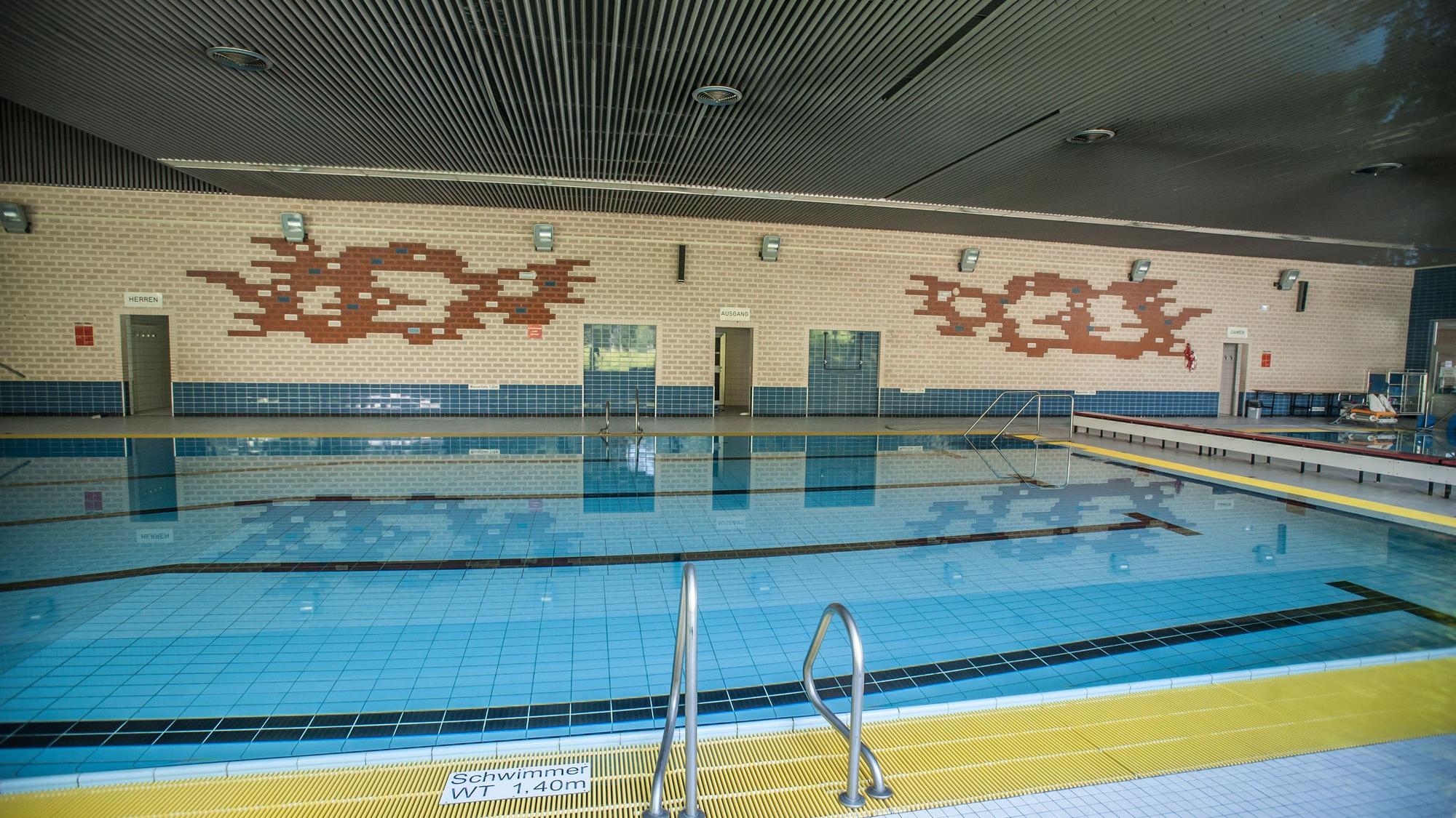 Schwimmbad Schwimmhalle Bergisch Neukirchen Foto: Ralf Krieger