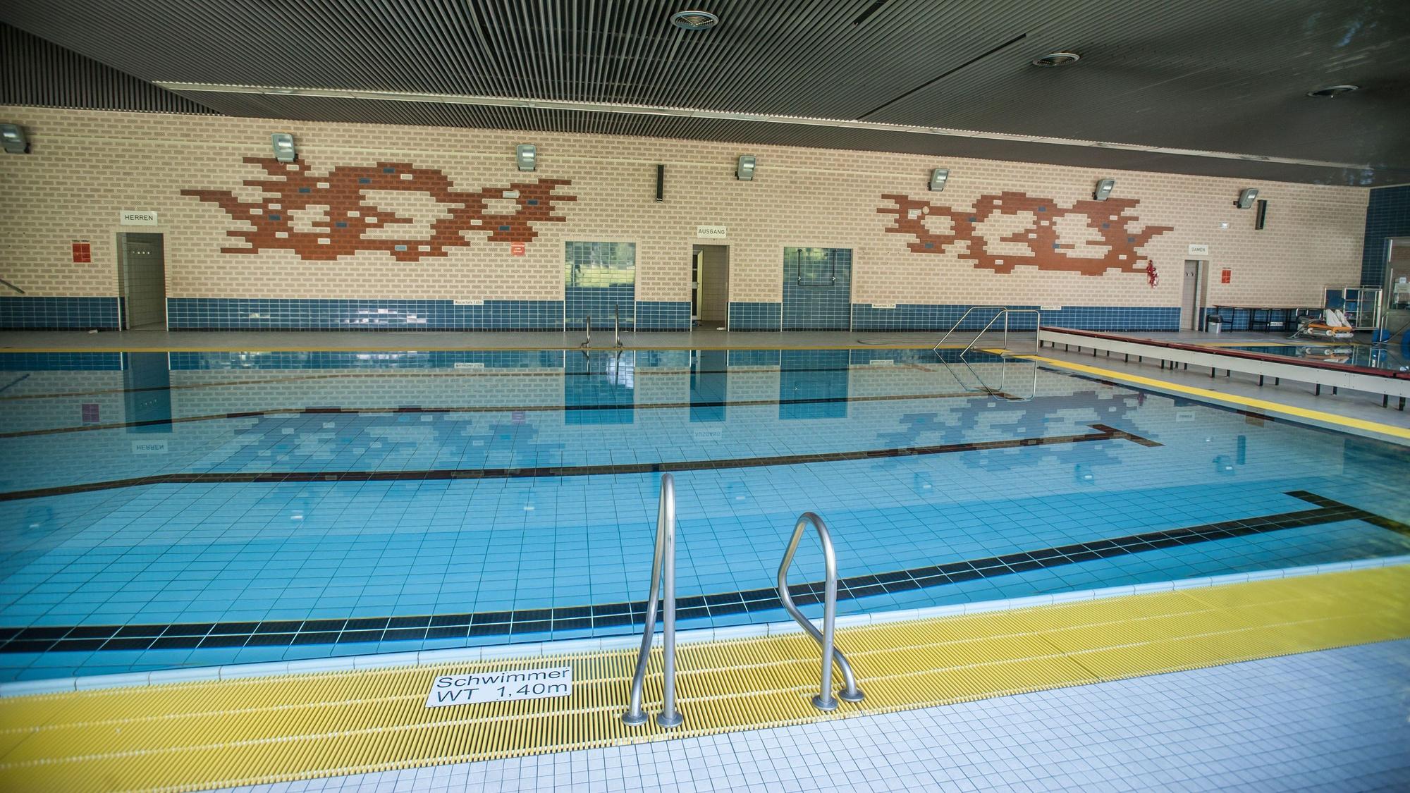Schwimmbad Schwimmhalle Bergisch Neukirchen Foto: Ralf Krieger