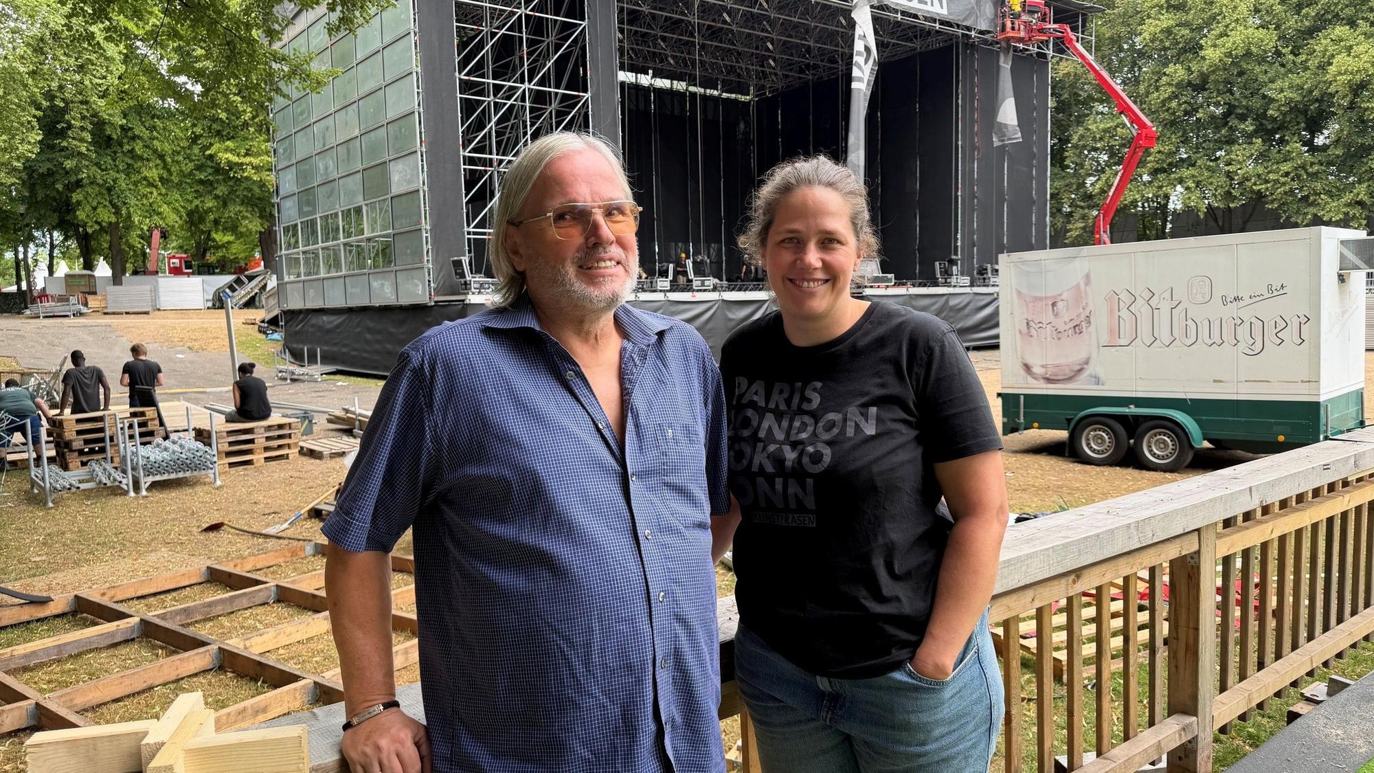 Ernst-Ludwig „Ernest“ Hartz und Katrin Wurm auf dem KunstRasen.