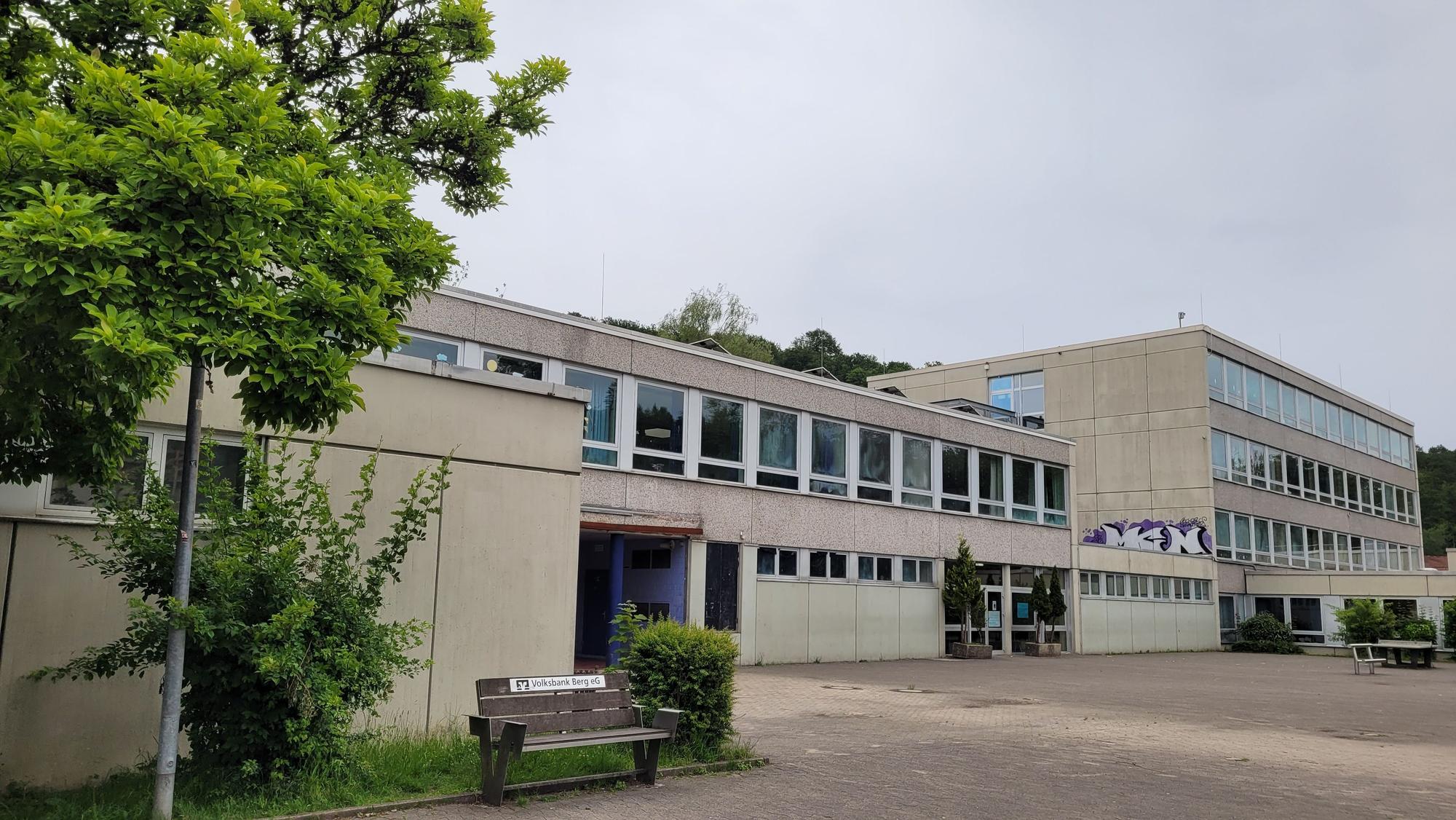 Das Foto zeigt das Gebäude der Gesamtschule