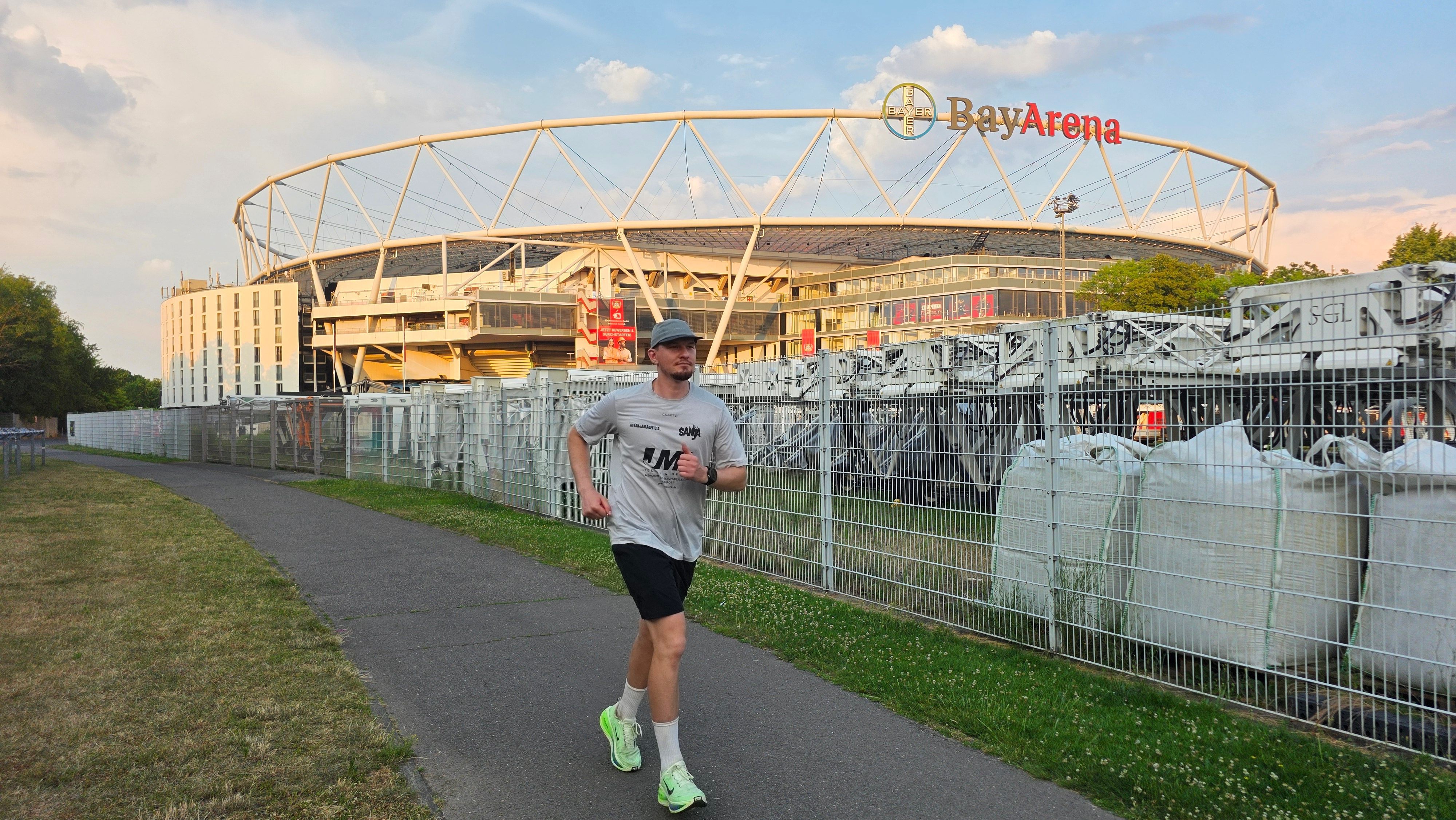 Sanja beim 70-Kilometer-Lauf um die BayArena