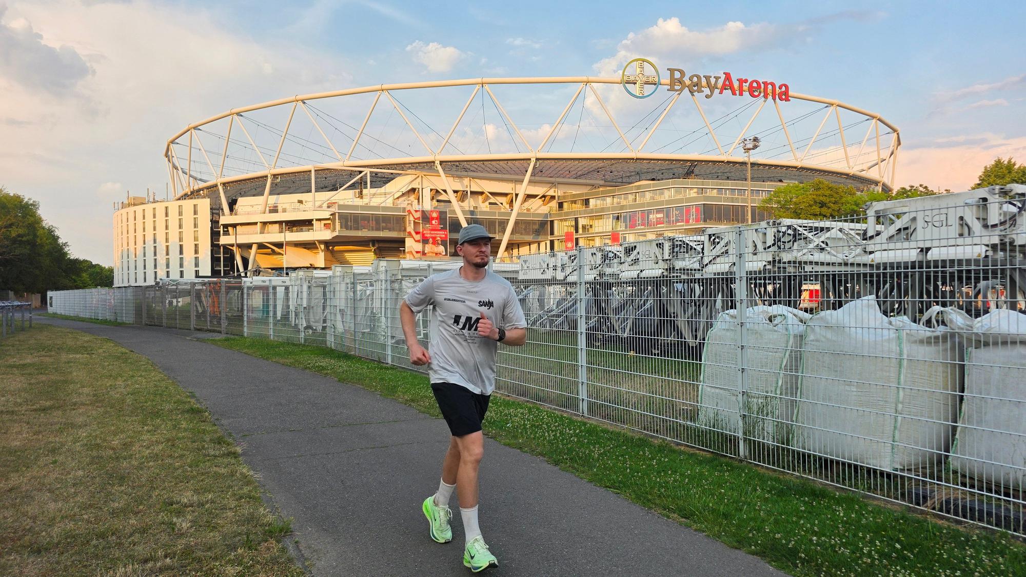 Sanja beim 70-Kilometer-Lauf um die BayArena