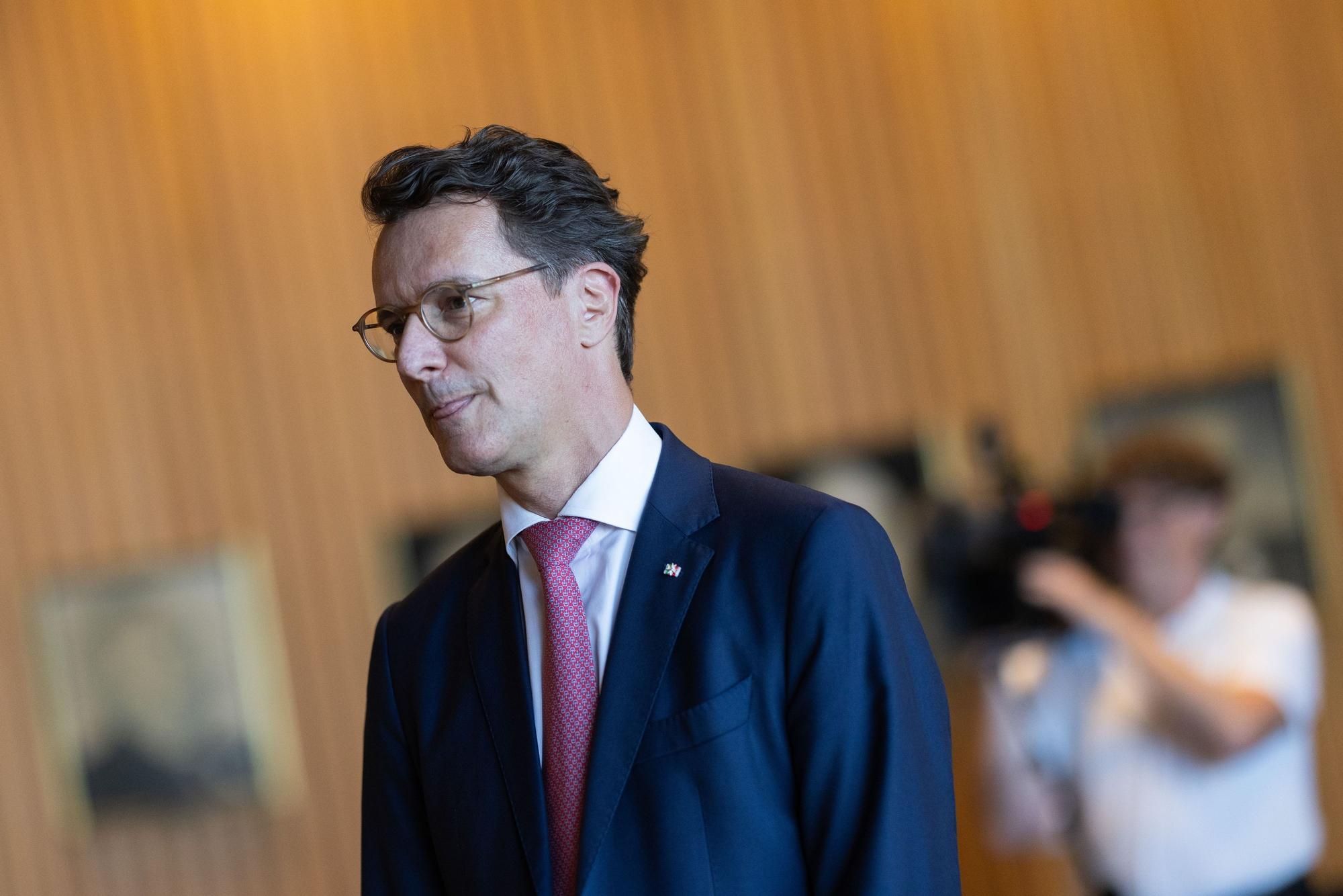 29.06.2026, Nordrhein-Westfalen, Düsseldorf: Hendrik Wüst (CDU), Ministerpräsident von Nordrhein-Westfalen, kommt zum Parlamentarischen Untersuchungsausschuss „Brückendesaster und Infrastrukturstau“ in den Landtag. Foto: Rolf Vennenbernd/dpa +++ dpa-Bildfunk +++