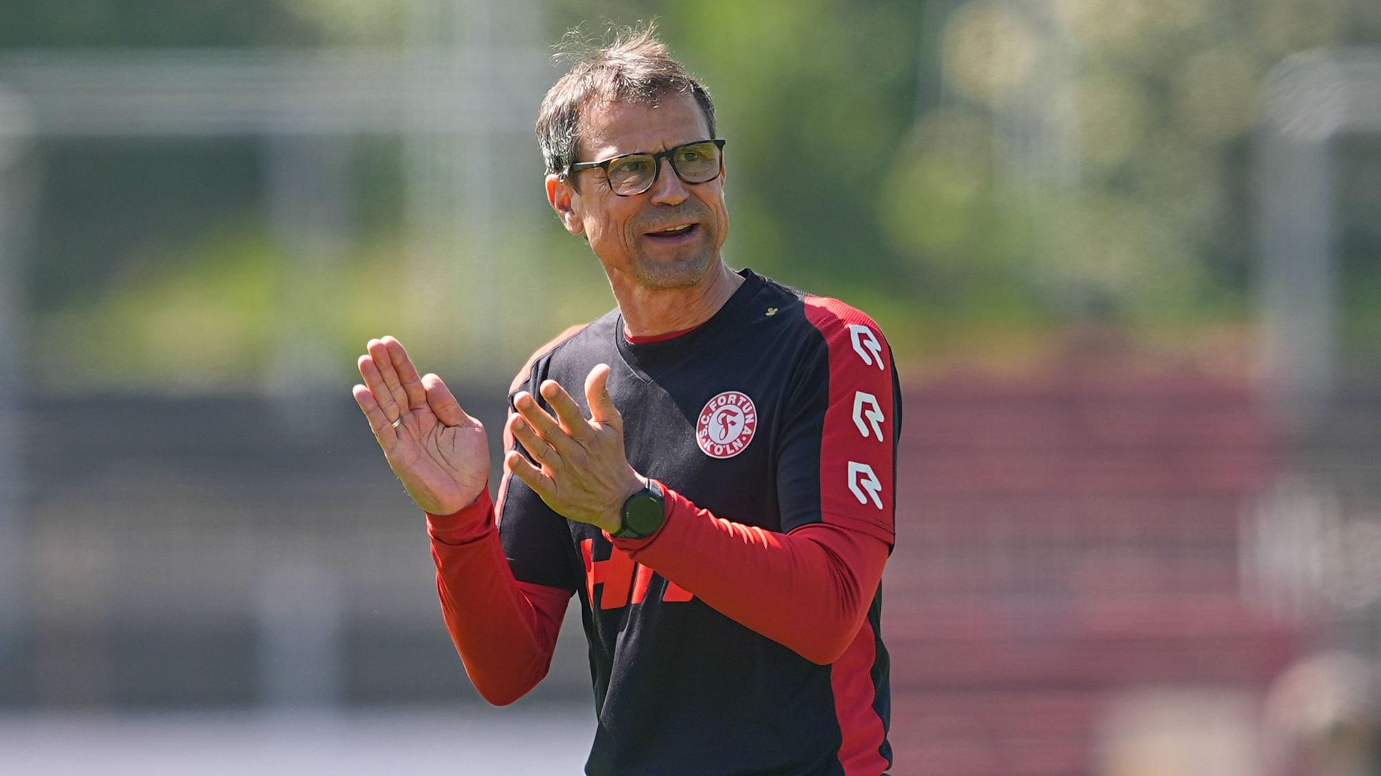 25.04.2026, xydrx, Fußball, Regionalliga West, SC Fortuna Köln - SC Wiedenbrück , Saison 2025 2026, Südstadion: Matthias Mink Cheftrainer SC Fortuna Köln *** 25 04 2026, xydrx, Football, Regionalliga West, SC Fortuna Köln SC Wiedenbrück , Season 2025 2026, Südstadion Matthias Mink Head Coach SC Fortuna Köln Copyright: HMBxMedia/YannisxDreimann