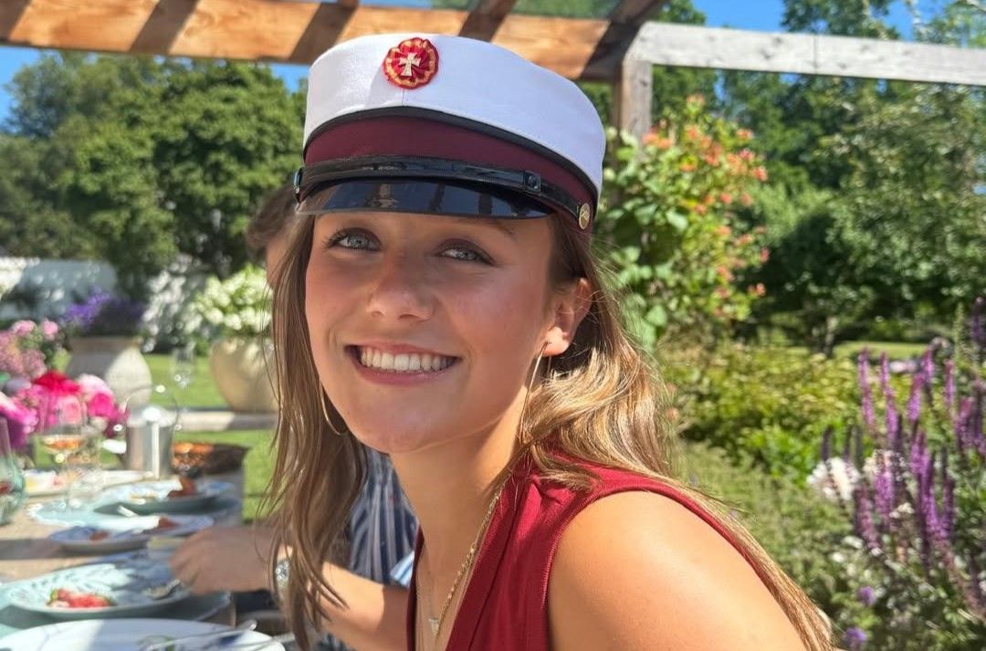 Prinzessin Isabella posiert.