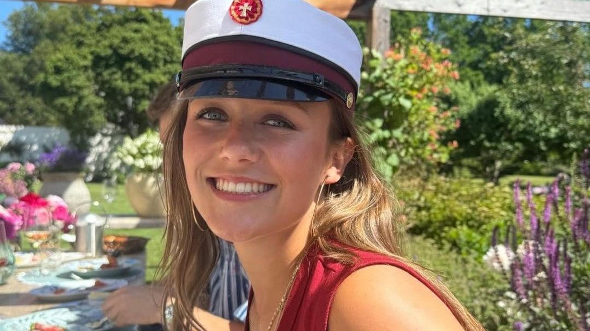 Prinzessin Isabella posiert.