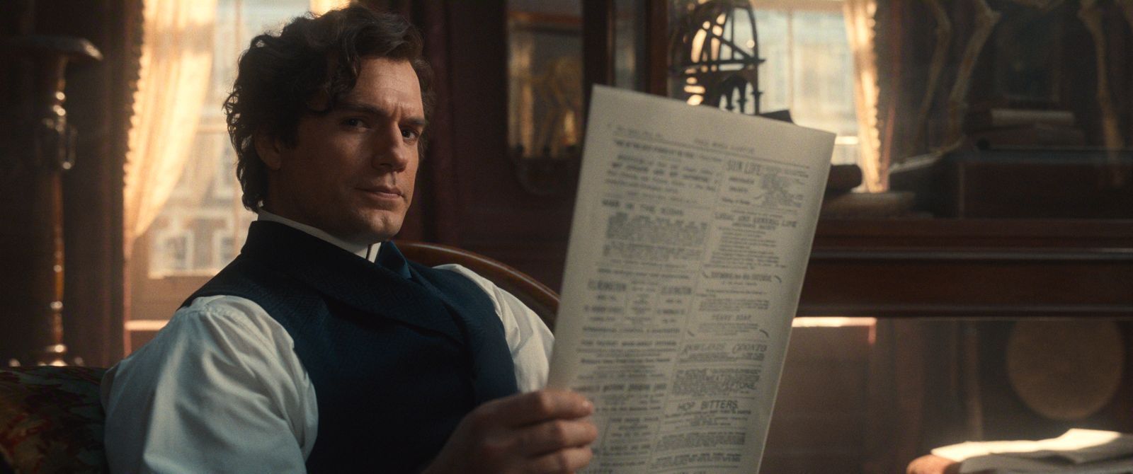 Sherlock Holmes (Henry Cavill) wird diesmal selbst zum Opfer einer Straftat.  (Bild:  2026, Netflix Inc.)
