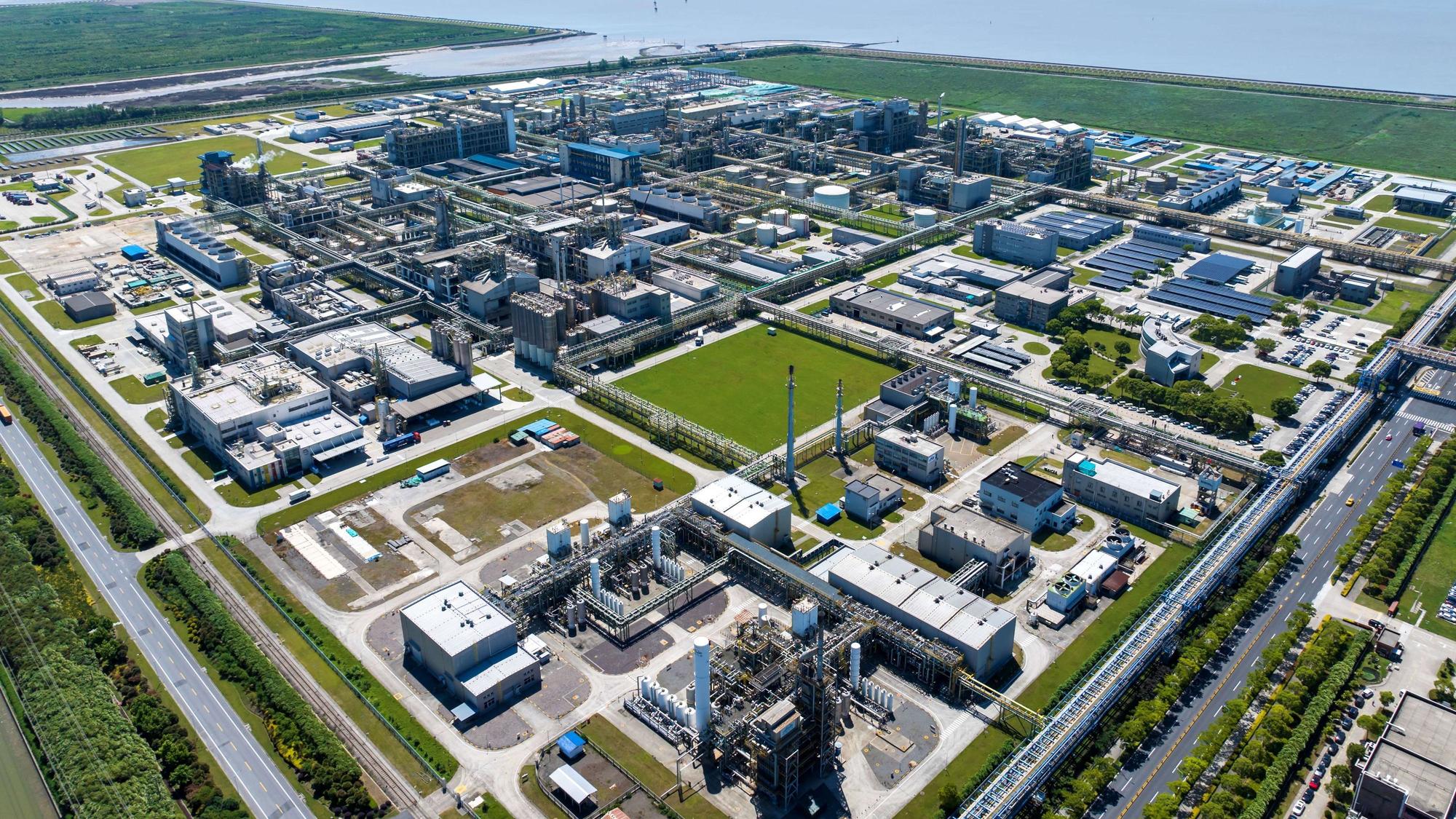 Die Covestro Integrated Site Shanghai ist aus der Vogelperspektive zu sehen.