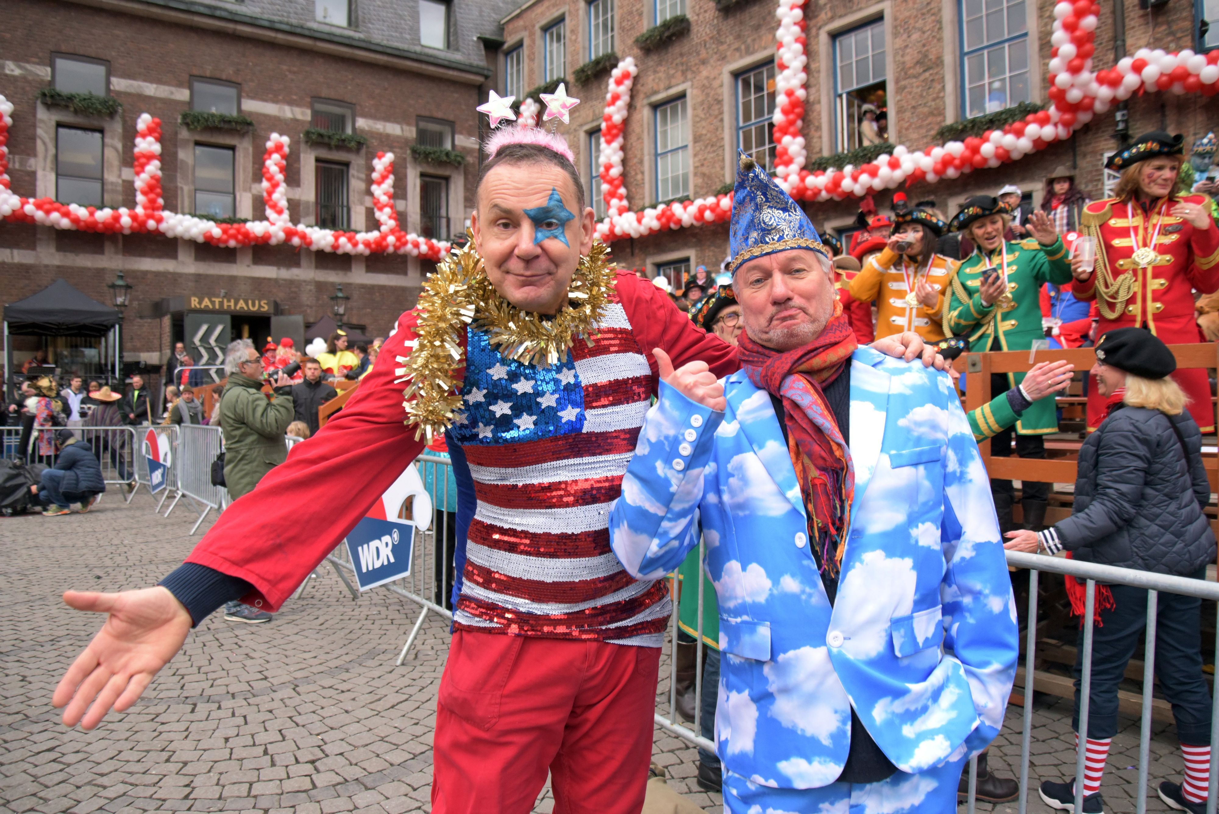 Jacques Tilly und sein Freund, der Kabarettist Jürgen Becker