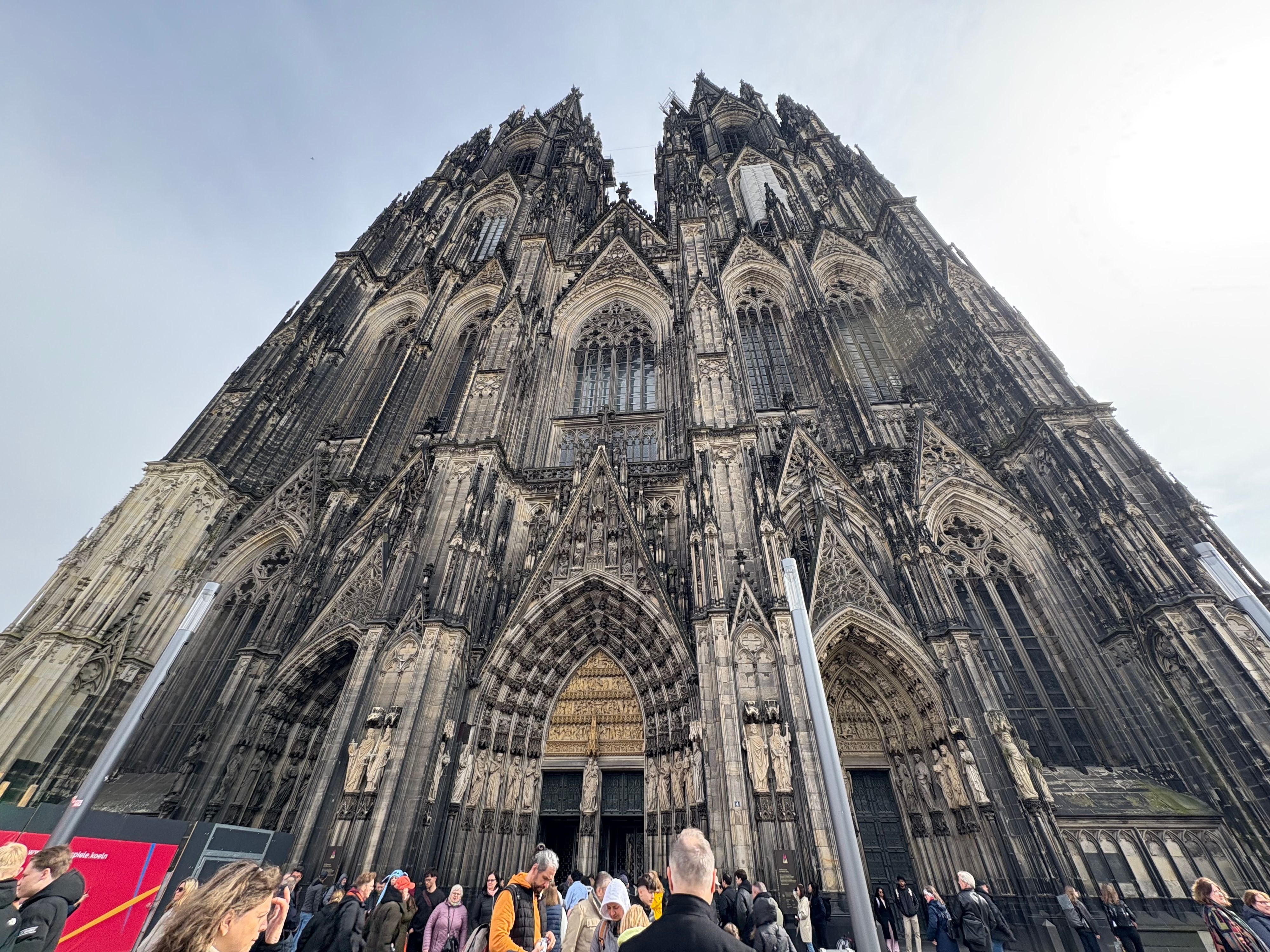 Der Kölner Dom von vorne. (Archivbild)