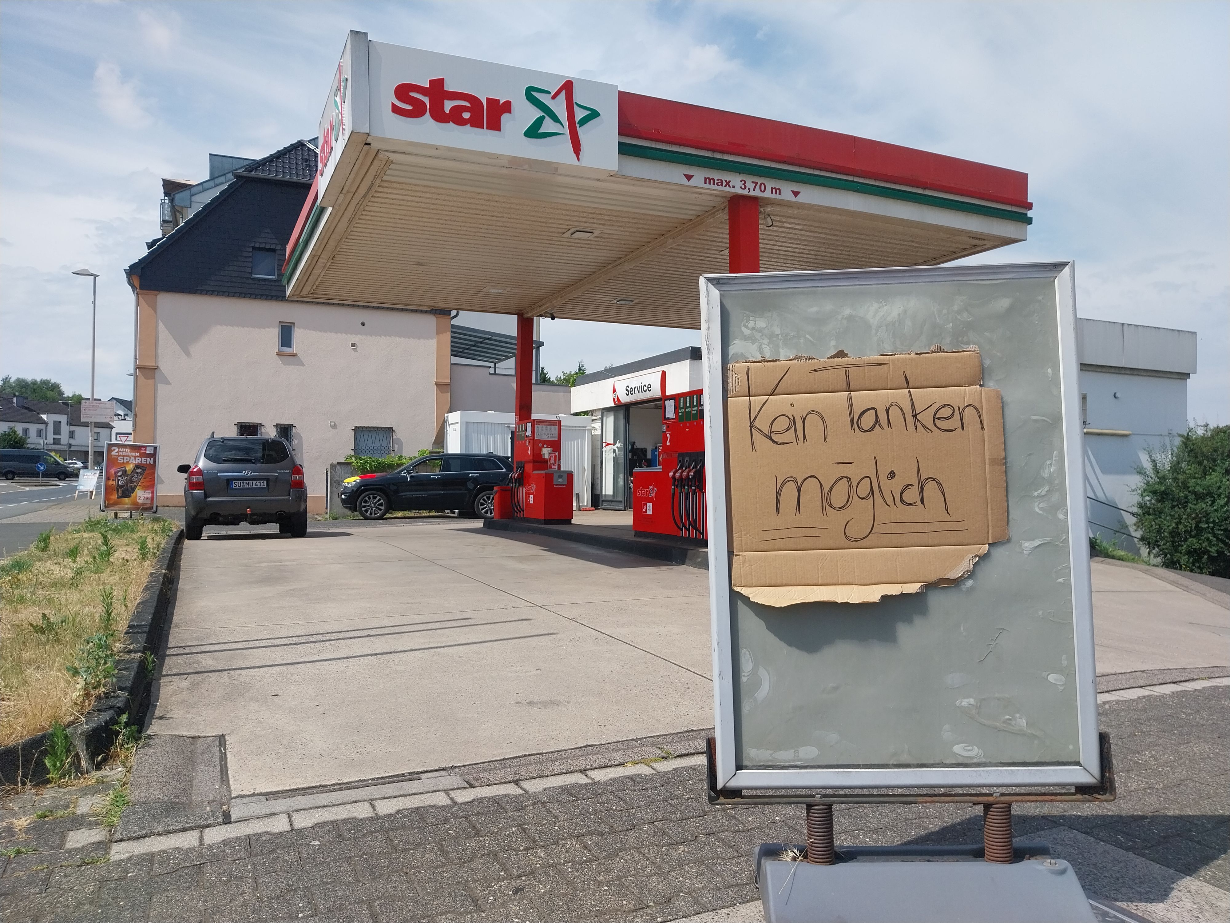 Bei der Star-Tankstelle an der Zeithstraße in Siegburg-Stallberg ist kurzfristig kein Sprit mehr verfügbar.
