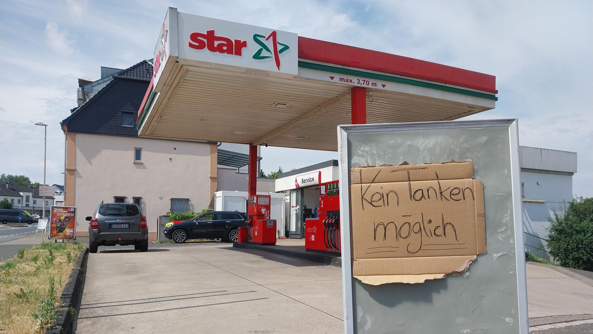 Bei der Star-Tankstelle an der Zeithstraße in Siegburg-Stallberg ist kurzfristig kein Sprit mehr verfügbar.
