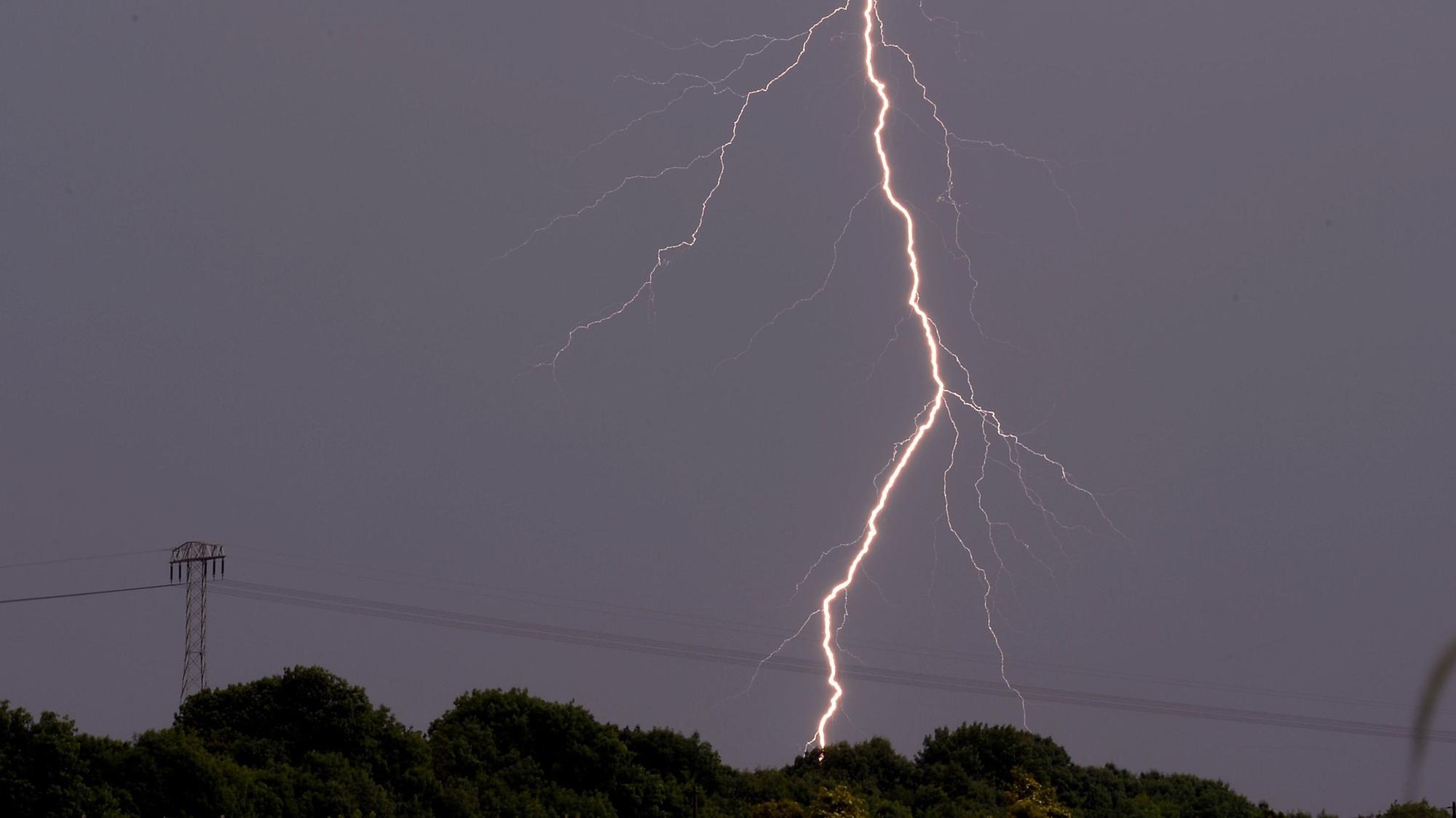 Über Köln ist am Wochenende kein Unwetter niedergegangen – ein Video suggeriert das aber (Symbolbild).