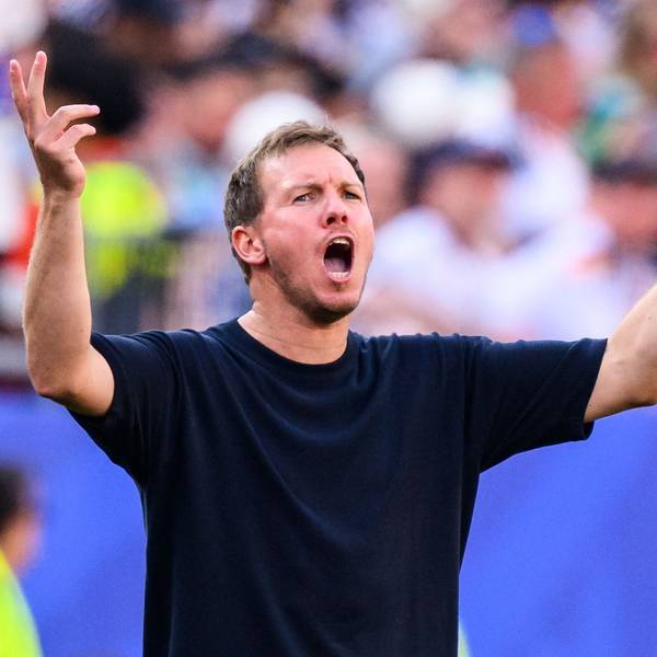 Bundestrainer Julian Nagelsmann gestikuliert.