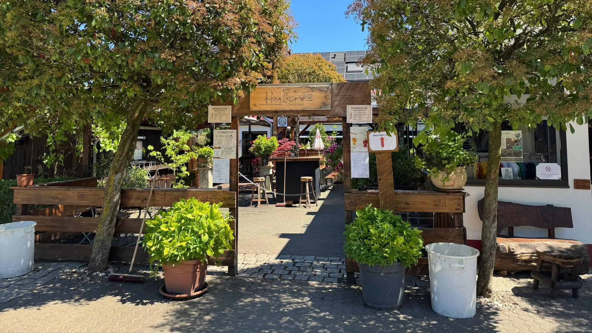 Herbertz Biergarten in Rodenkirchen.
