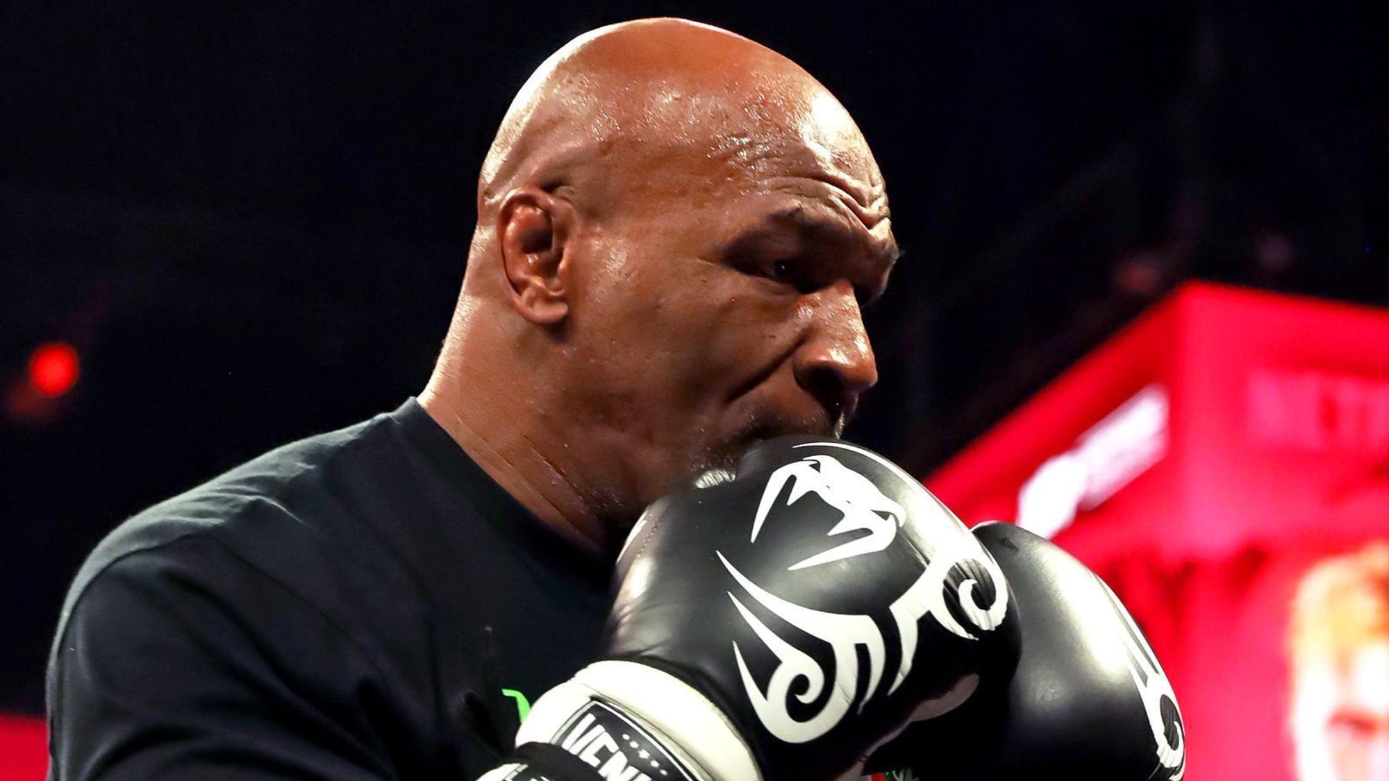 Mike Tyson, hier bei einem Training für den Kampf gegen Jake Paul, feiert am 30. Juni seinen 60. Geburtstag. Sehen wir die Boxlegende noch einmal im Ring? (Bild: 2024 Getty Images/Ayisha Collins)