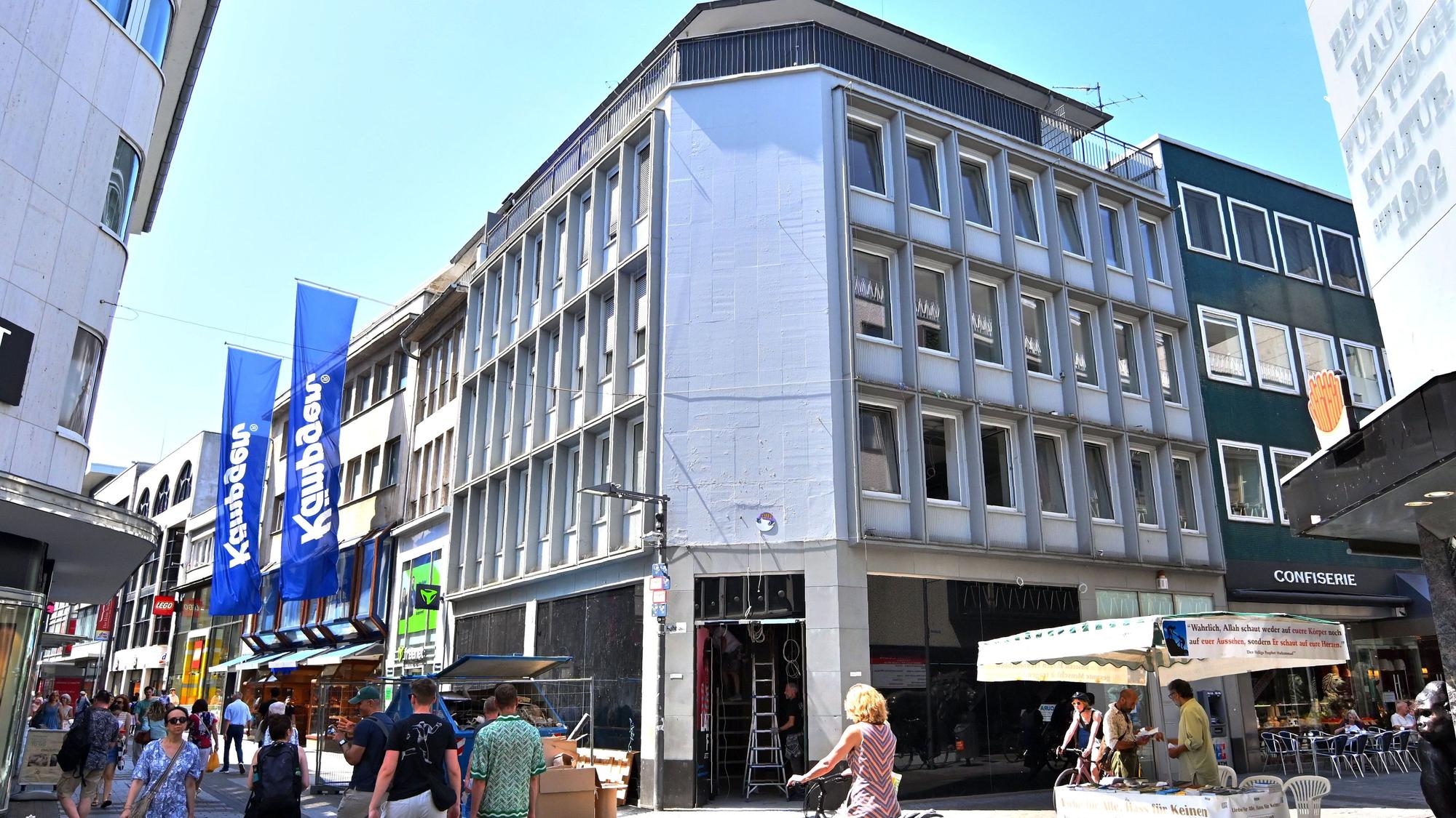 Im Leerstand an der Ecke Hohe Straße/ Brückenstraße beginnen nun endlich die Umbauten.