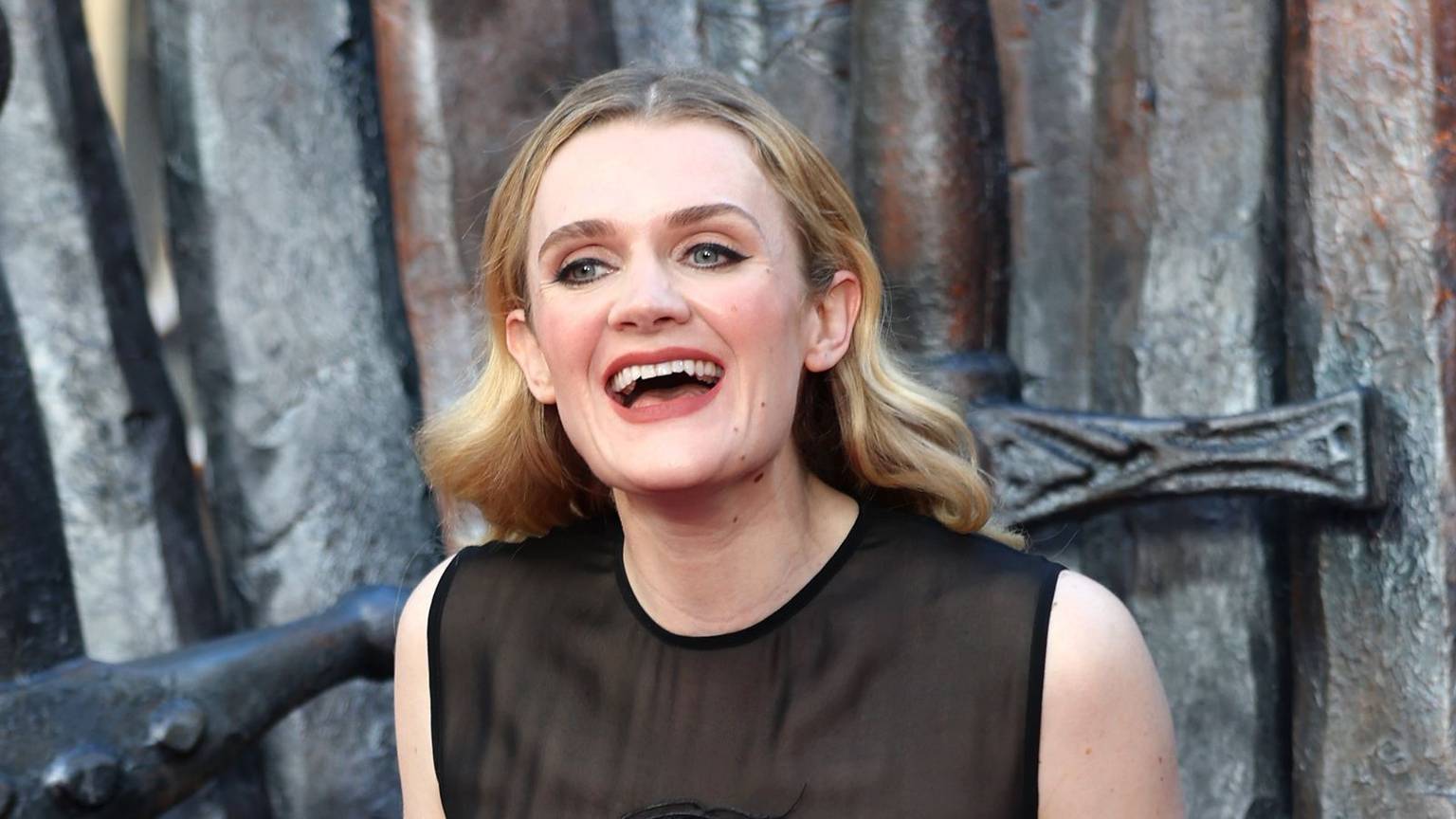 Schauspielerin Gayle Rankin spricht in einem Interview darüber, was sie an Alys Rivers, ihrer Rolle der beliebten Serie „House of the Dragon“, bewundert. (Bild: 2026 Getty Images/Shane Anthony Sinclair)