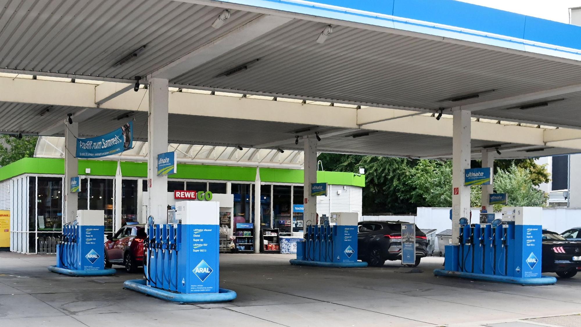 Kaum Betrieb herrschte vor 12 Uhr an dieser Tankstelle.