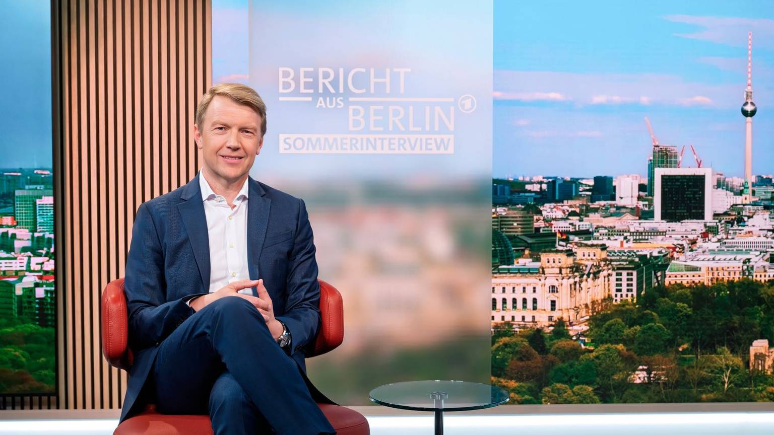 Markus Preiß, der Leiter des ARD-Hauptstadtstudios, emmpfängt zu den Sommerinterviews unter anderem Bundeskanzler Friedrich Merz. Zum Start ist am Sonntag, 5. Juli, 18.00 Uhr, Bundesfinanzminister Lars Klingbeil (SPD) zu Gast. (Bild: WDR/ARD-Hauptstadtstudio/Thomas Ernst)