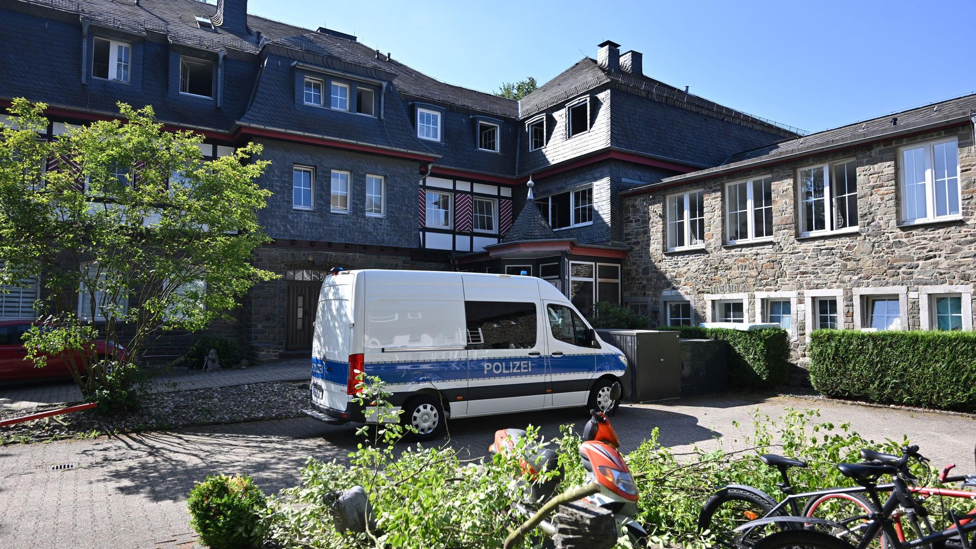 Bei einem Brand in Monschau sind drei Menschen in der Nacht zu Mittwoch (1. Juli) gestorben.