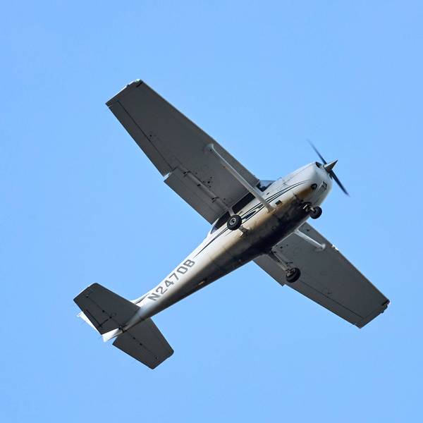 Eine Cessna im Flug.