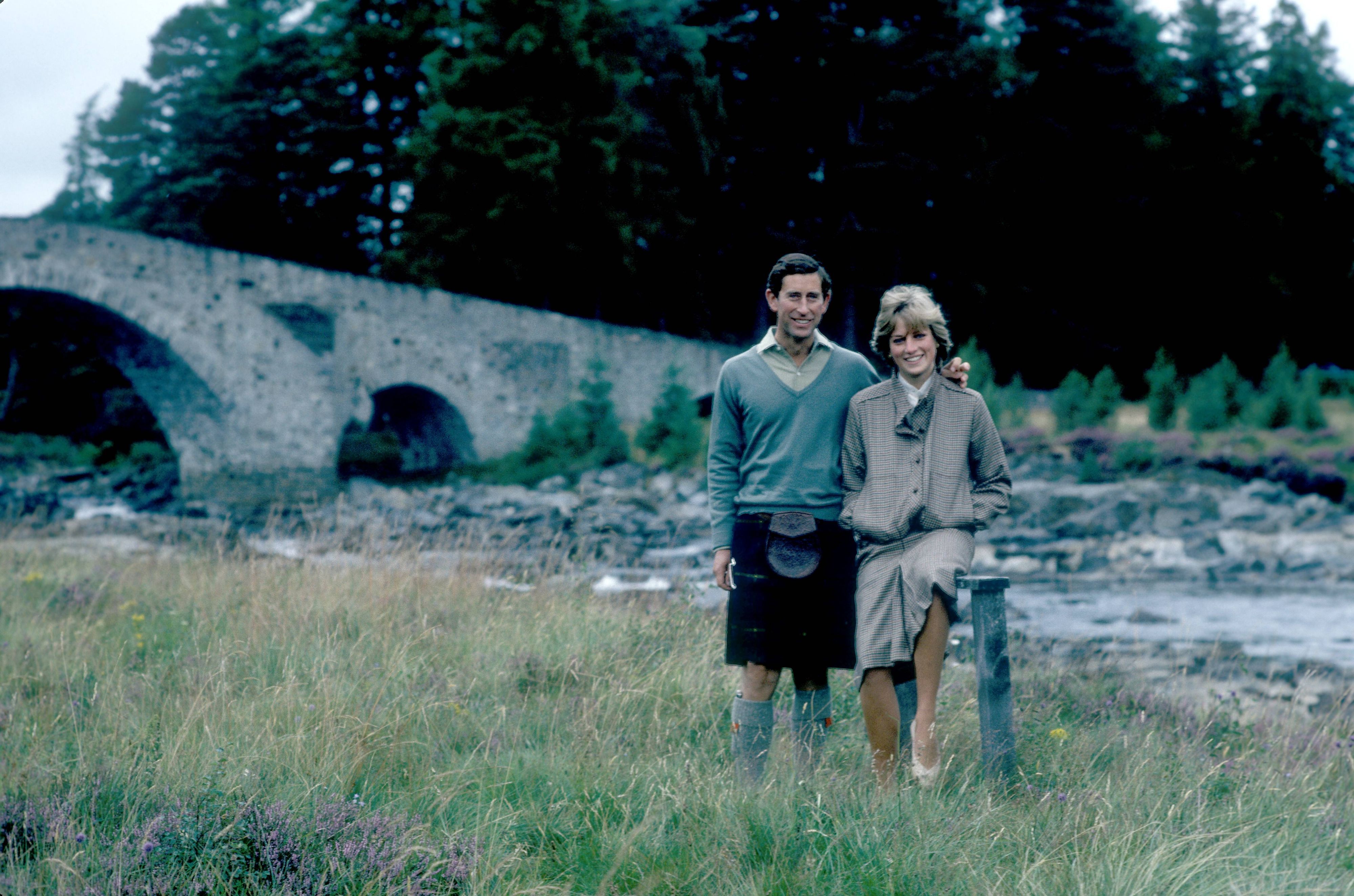 Prinzessin Diana, hier im Jahr 1981 zusammen mit Prinz Charles während ihrer Flitterwochen in Schottland, wäre am 1. Juli 65 Jahre alt geworden.