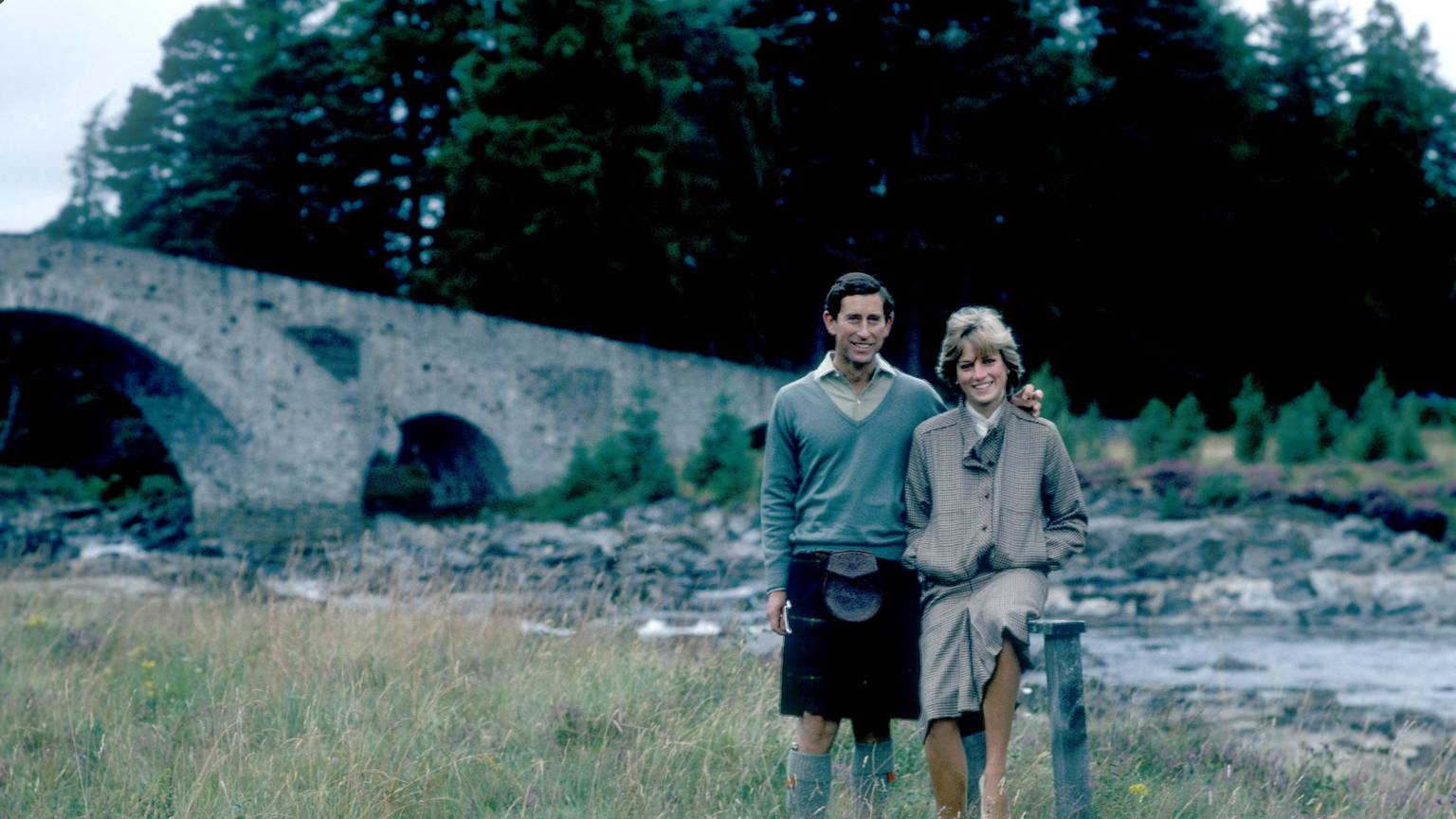 Prinzessin Diana, hier im Jahr 1981 zusammen mit Prinz Charles während ihrer Flitterwochen in Schottland, wäre am 1. Juli 65 Jahre alt geworden.