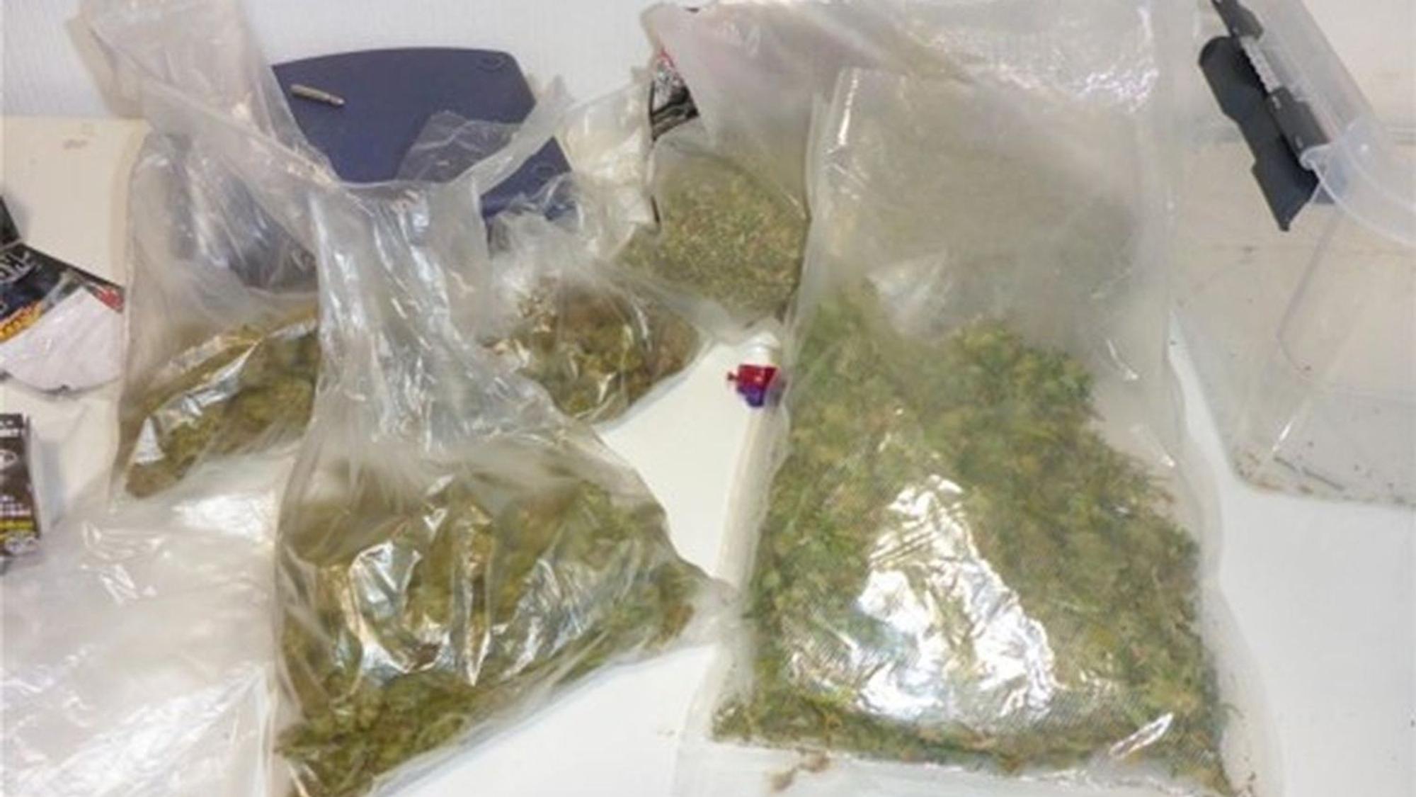 Das Bild zeigt sichergestelltes Beweismaterial durch die Polizei Euskirchen.