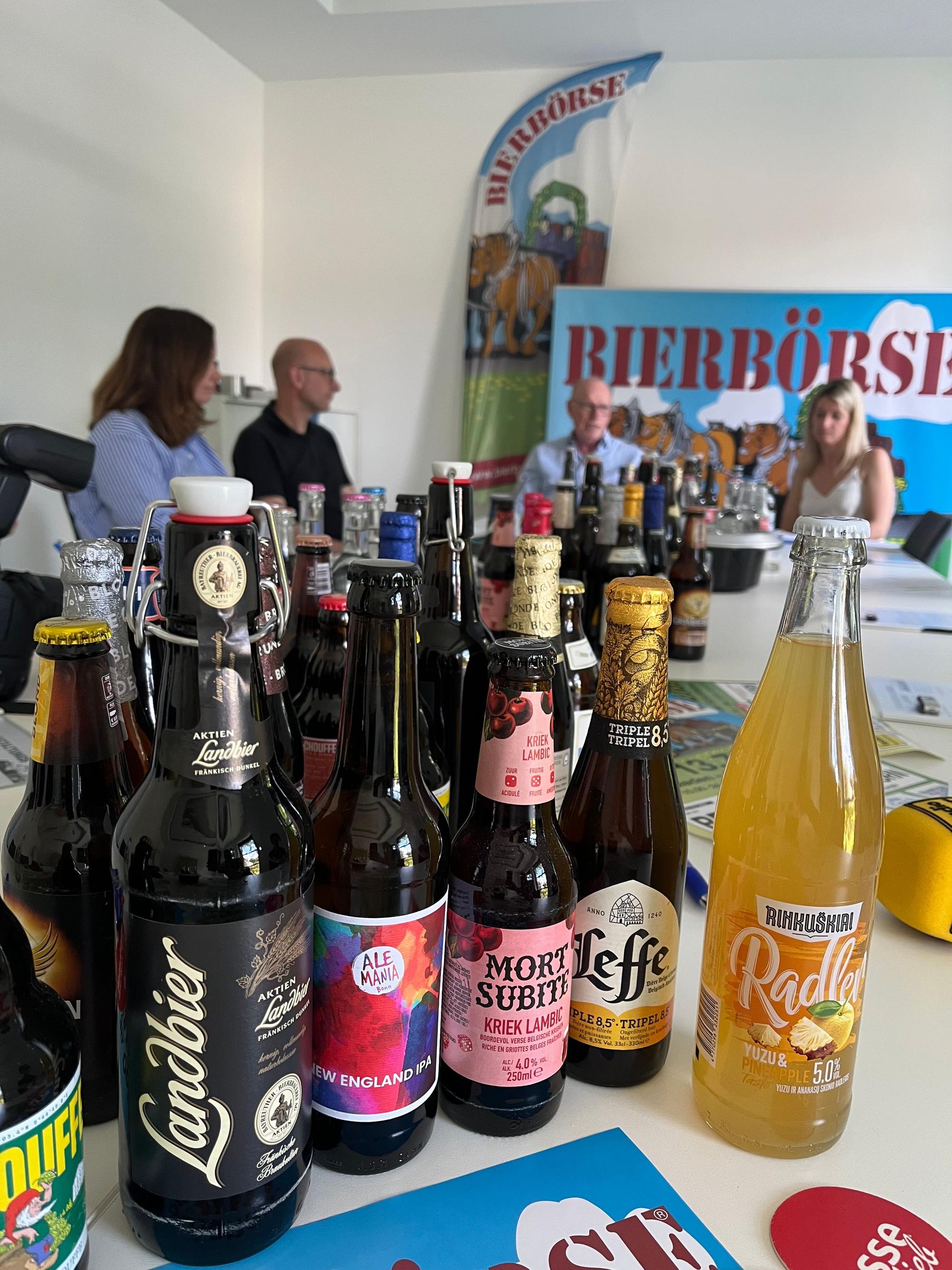 Einige eher exotische Biere hat Nolden zur Pressekonferenz der 39. Bierbörse mitgebracht.