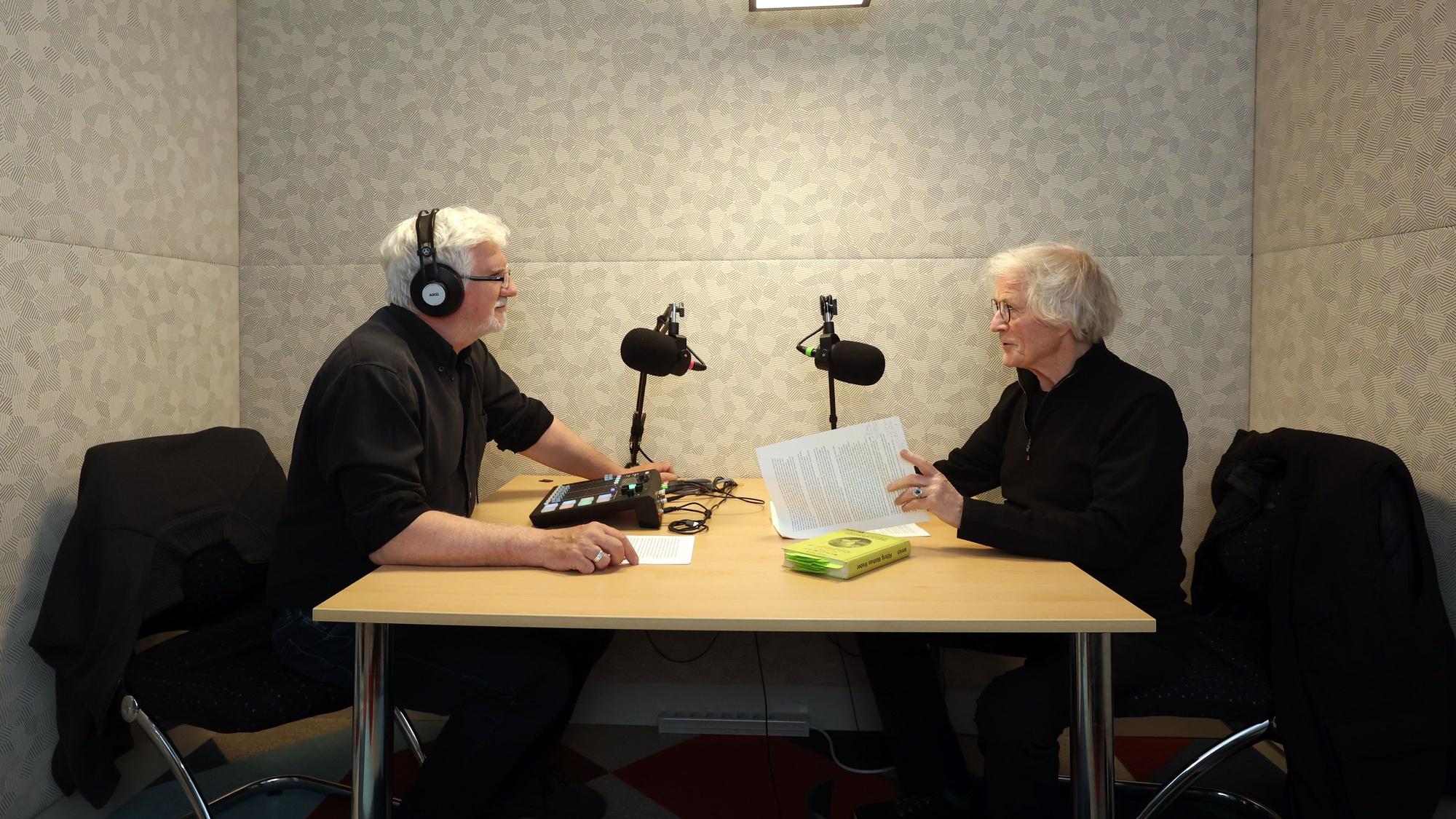Aufzeichnung eines True Crime Podcasts: Helmut Frangenberg in Gespräch mit Tilman Röhrig. (Archivbild)