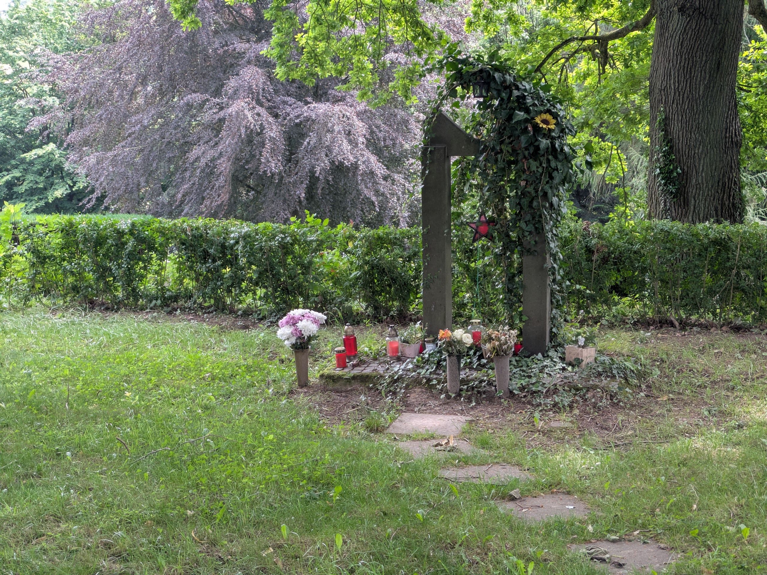 Die Gedenkstätte für Sternenkinder auf dem Burscheider Friedhof