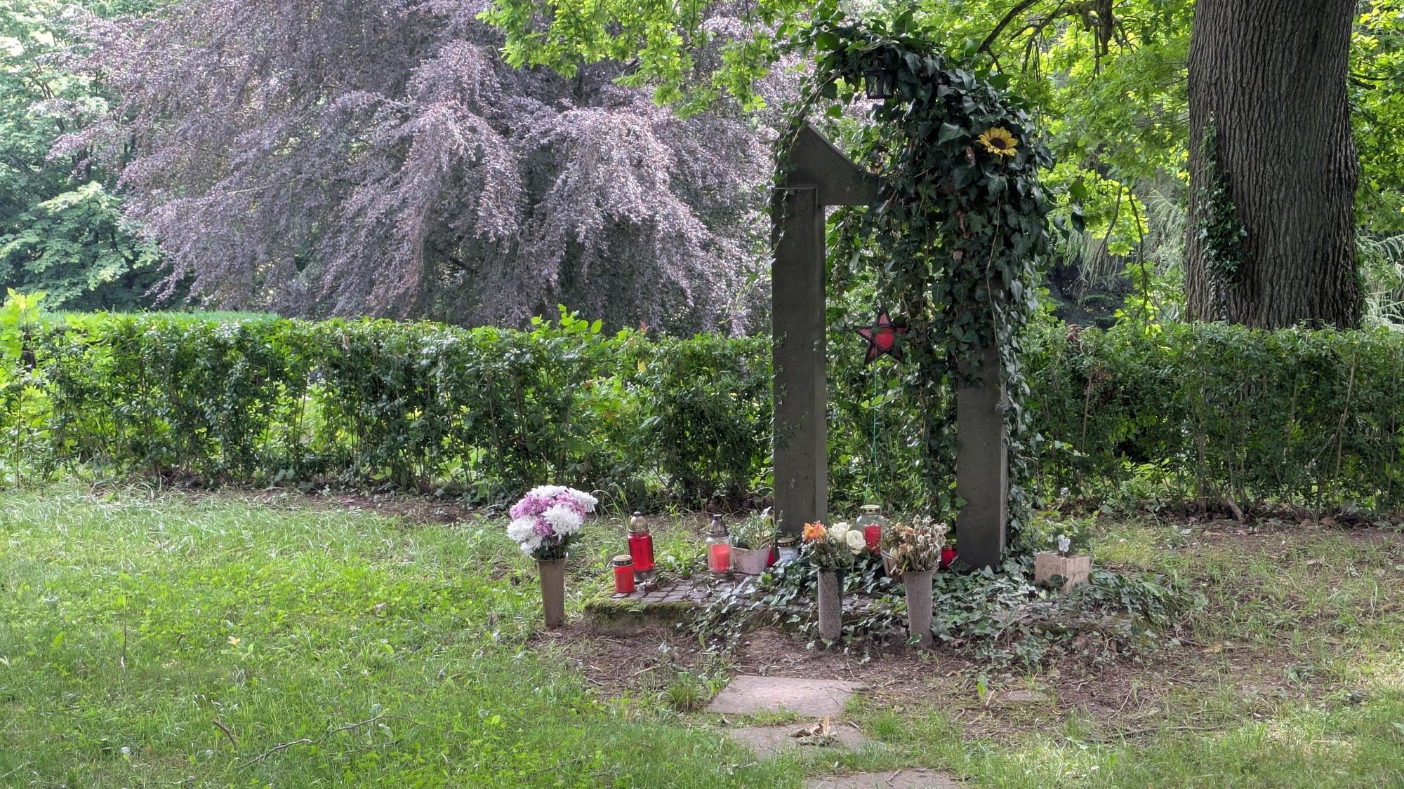 Die Gedenkstätte für Sternenkinder auf dem Burscheider Friedhof